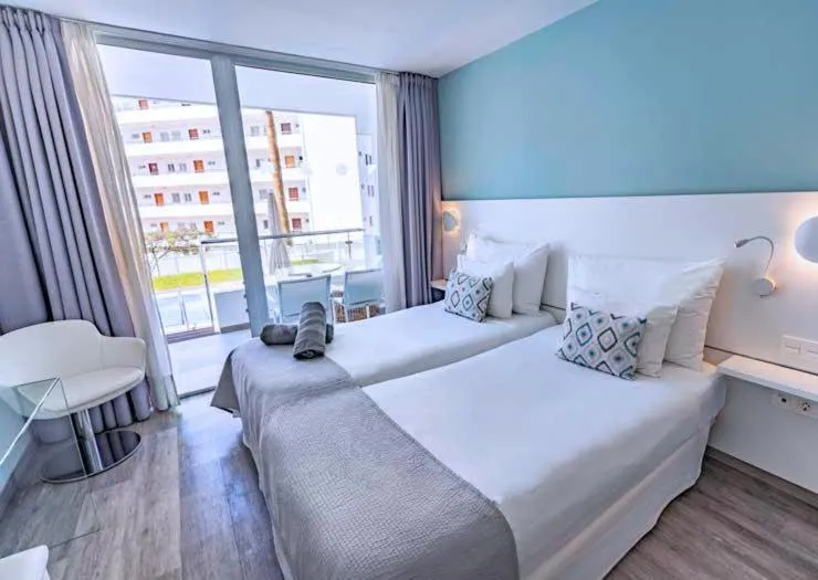 Photo of the whole room, Bed in Coral Ocean View - Adults Only