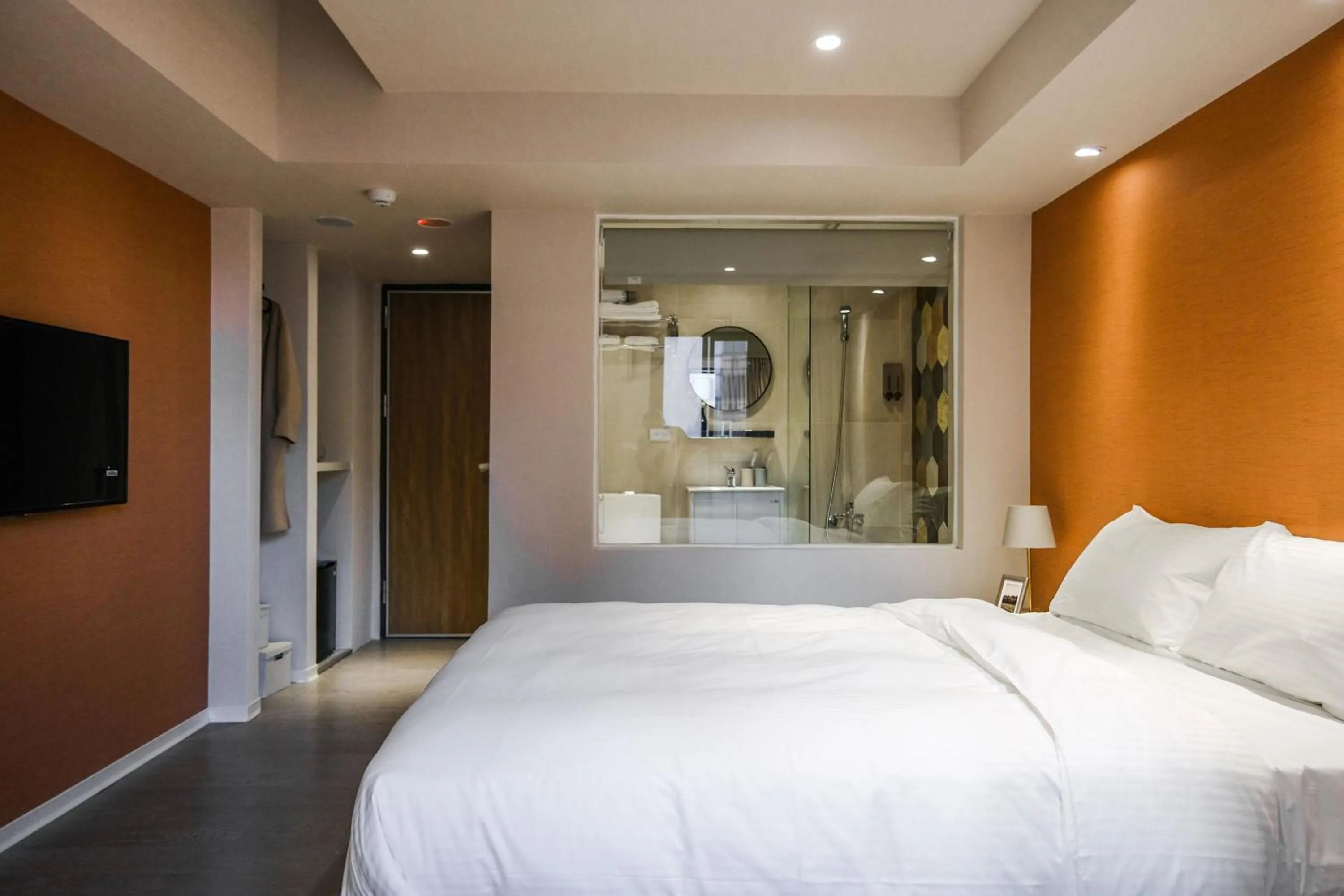 Bedroom, Bed in Giant Rich Hotel