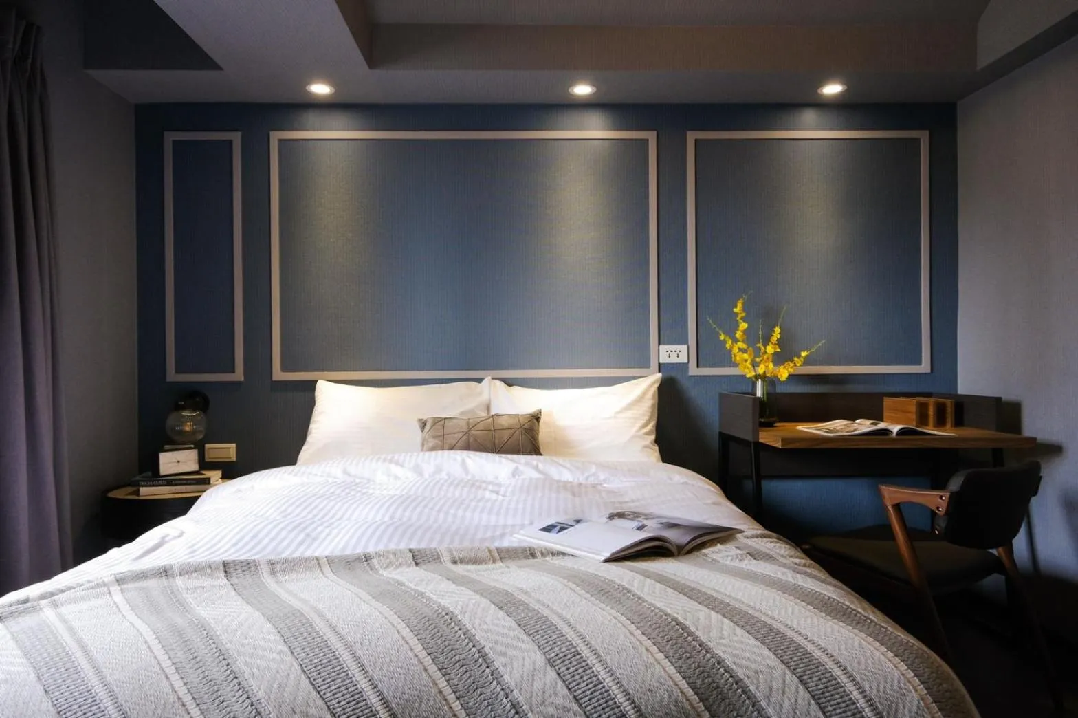 Bedroom, Bed in Giant Rich Hotel