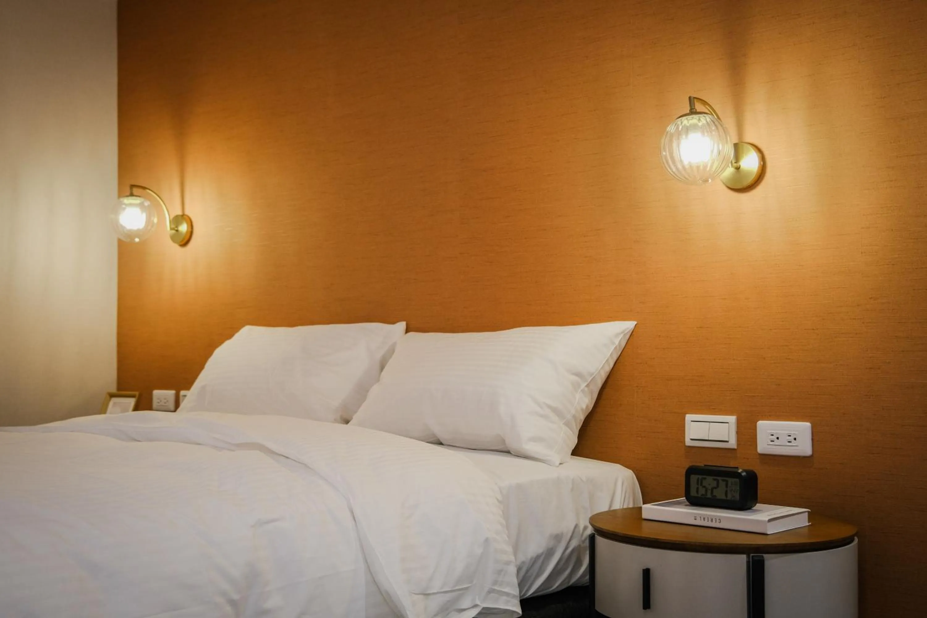 Bedroom, Bed in Giant Rich Hotel