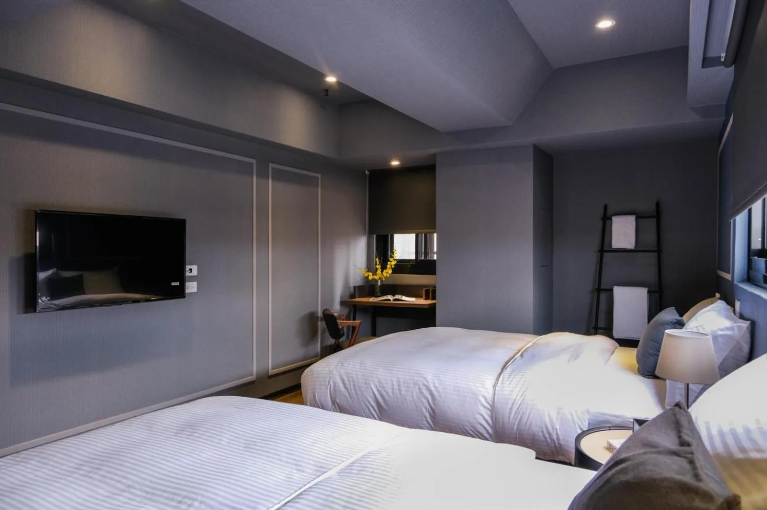 Bedroom, Bed in Giant Rich Hotel