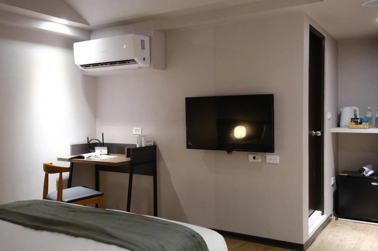 TV and multimedia, Bed in Giant Rich Hotel