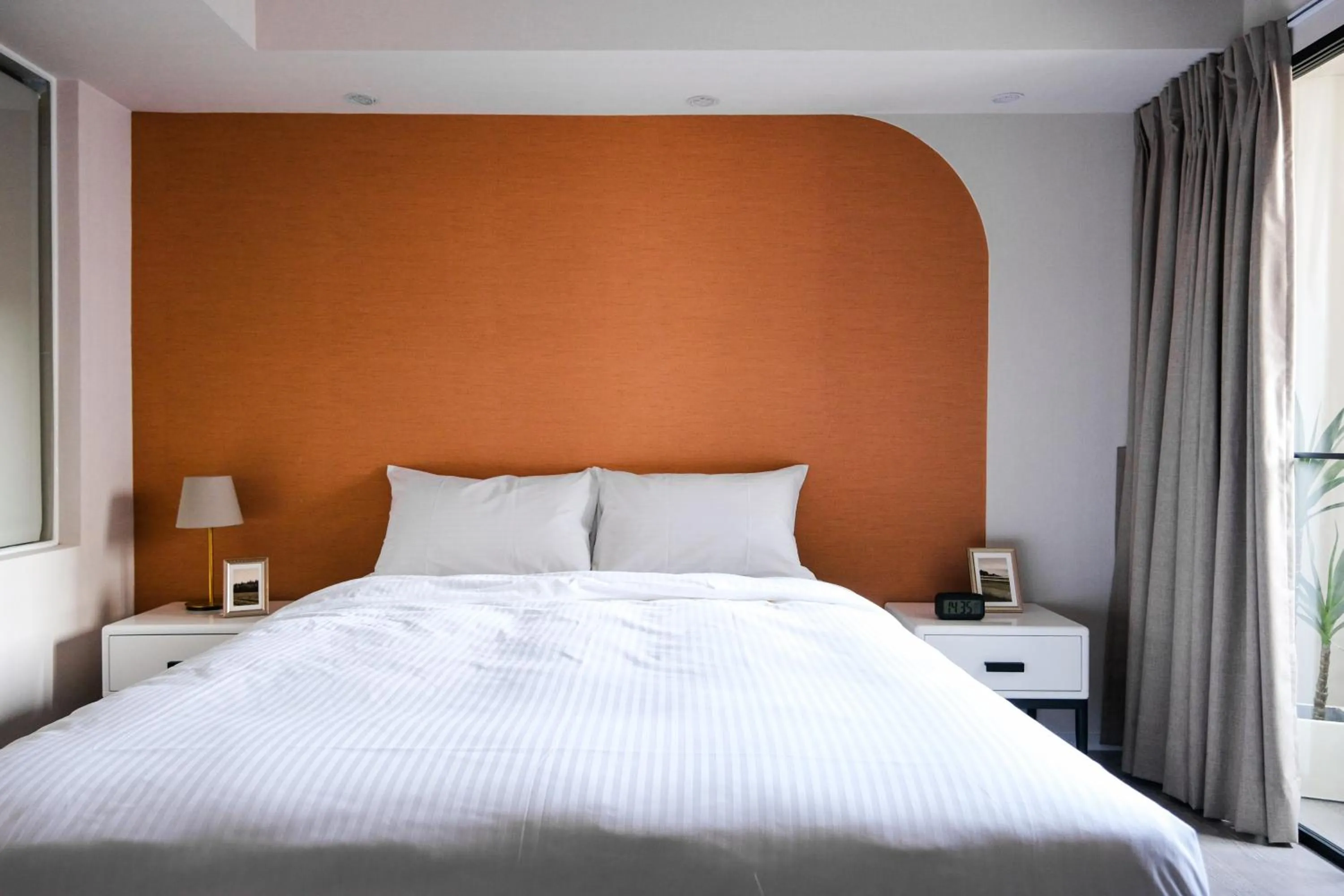 Bedroom, Bed in Giant Rich Hotel