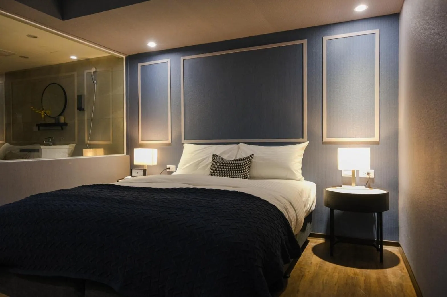 Bedroom, Bed in Giant Rich Hotel