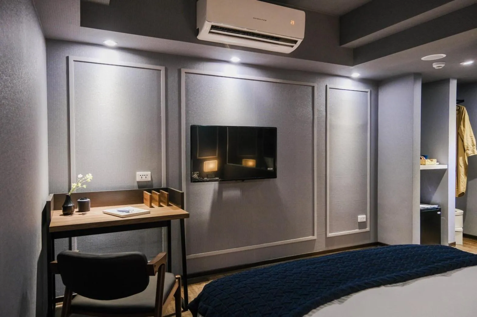 TV and multimedia, Bed in Giant Rich Hotel