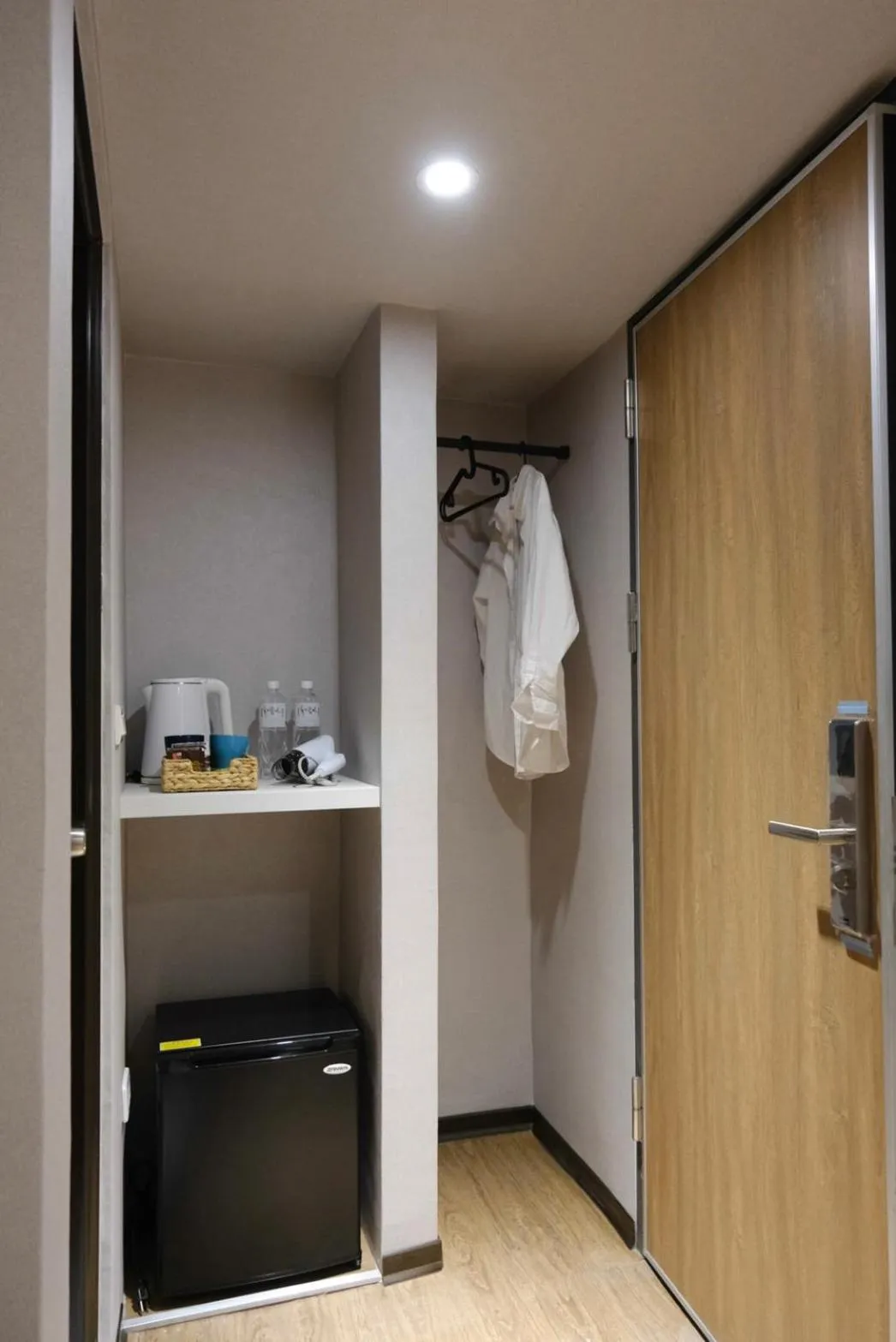 wardrobe in Giant Rich Hotel