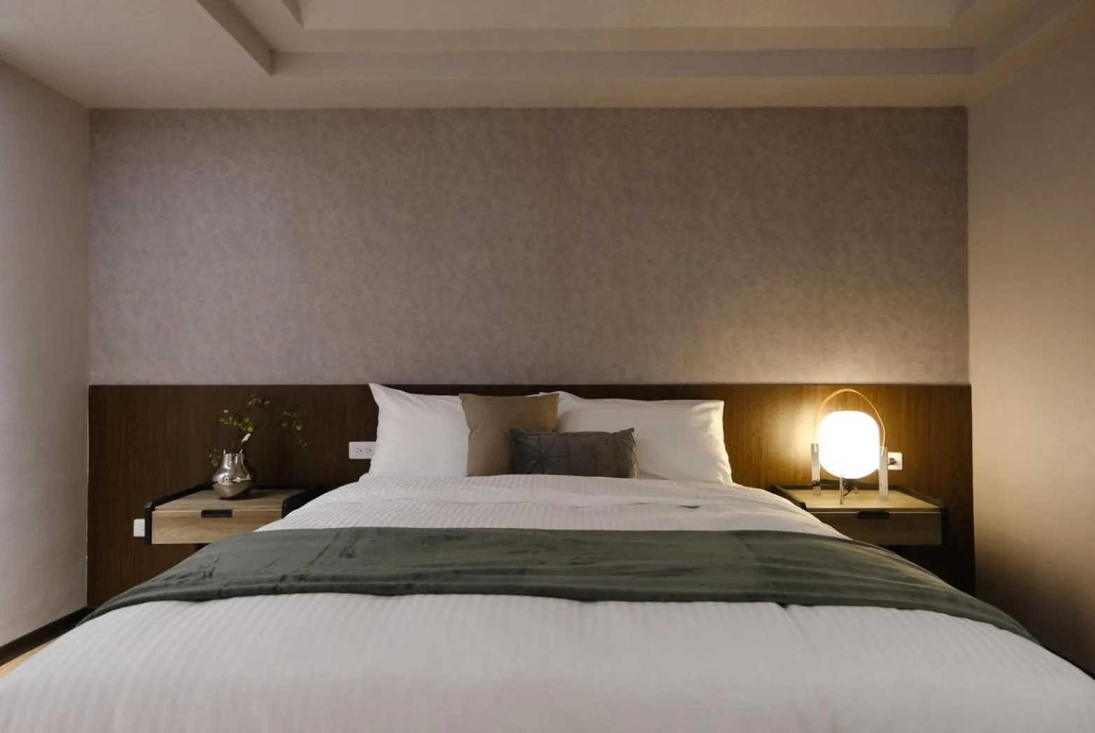 Bedroom, Bed in Giant Rich Hotel