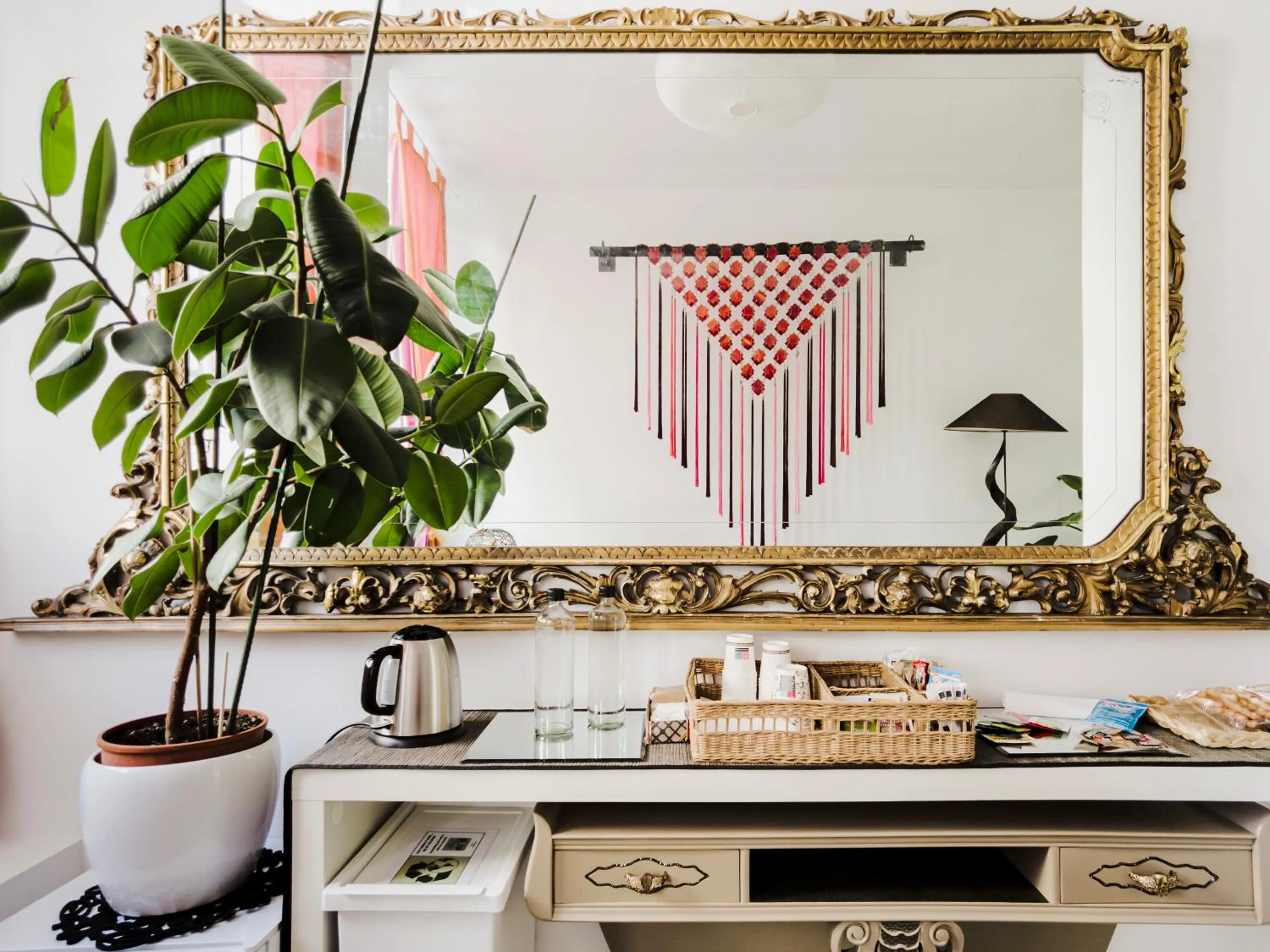 Breakfast in MY PLACE Suite Apartment - Milano Navigli