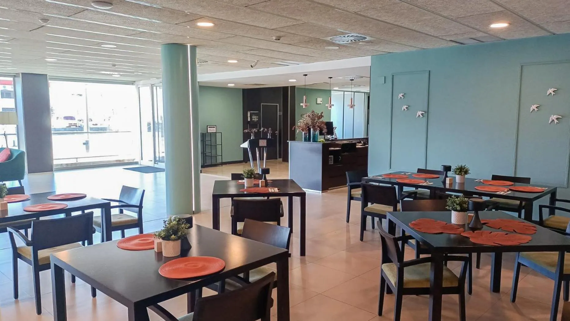 Restaurant/places to eat in AZZ Pamplona Norte Hotel