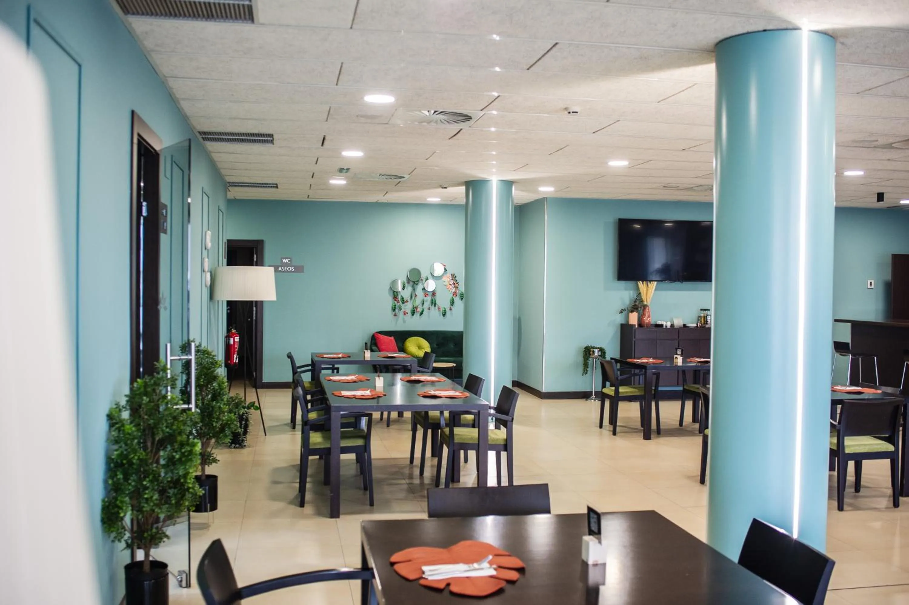 Restaurant/places to eat in AZZ Pamplona Norte Hotel