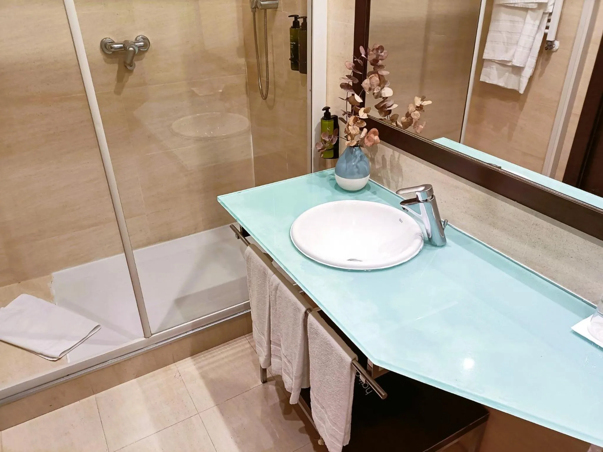 Bathroom in AZZ Pamplona Norte Hotel