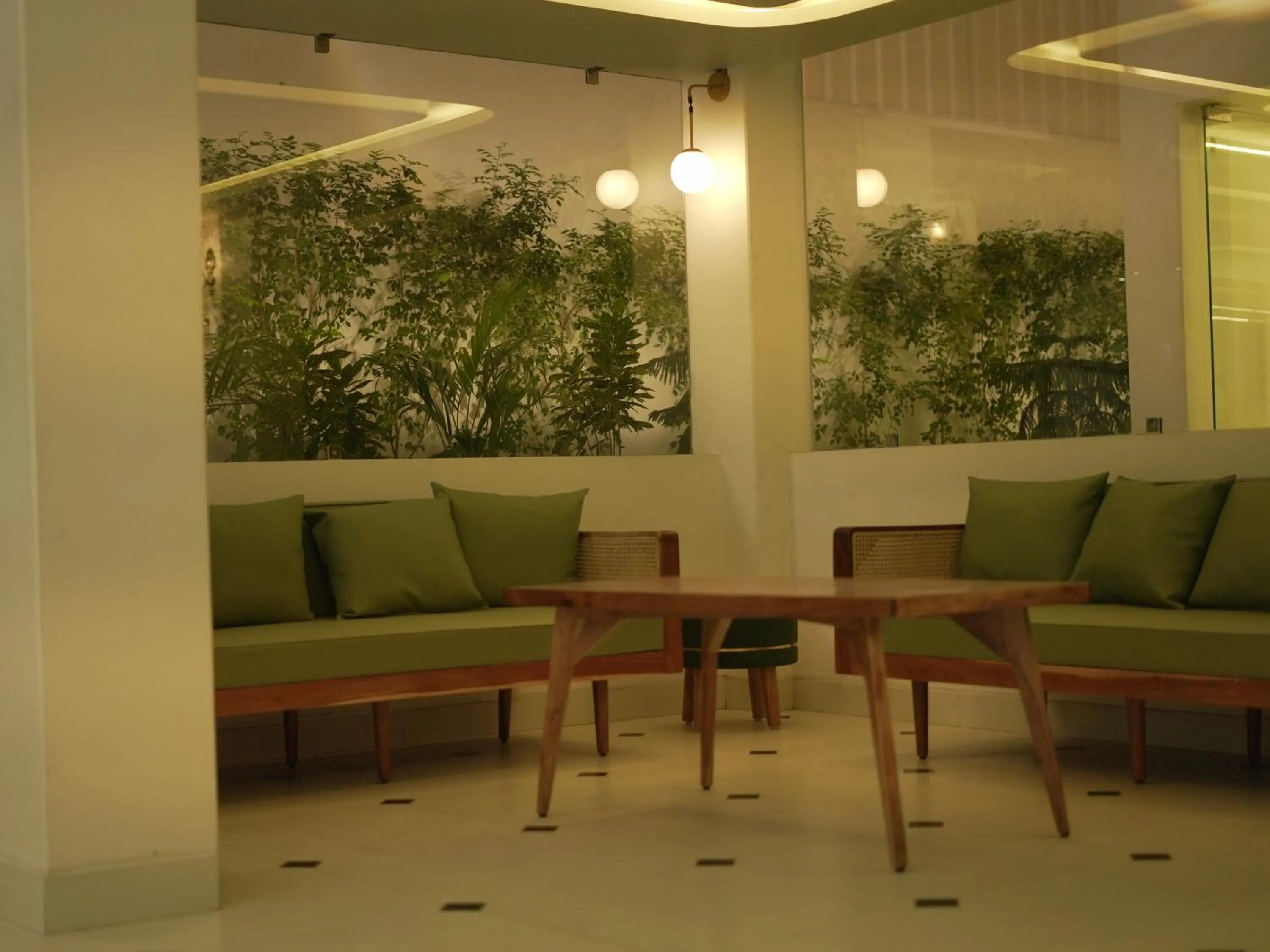 Communal lounge/ TV room in The Lavish Stay