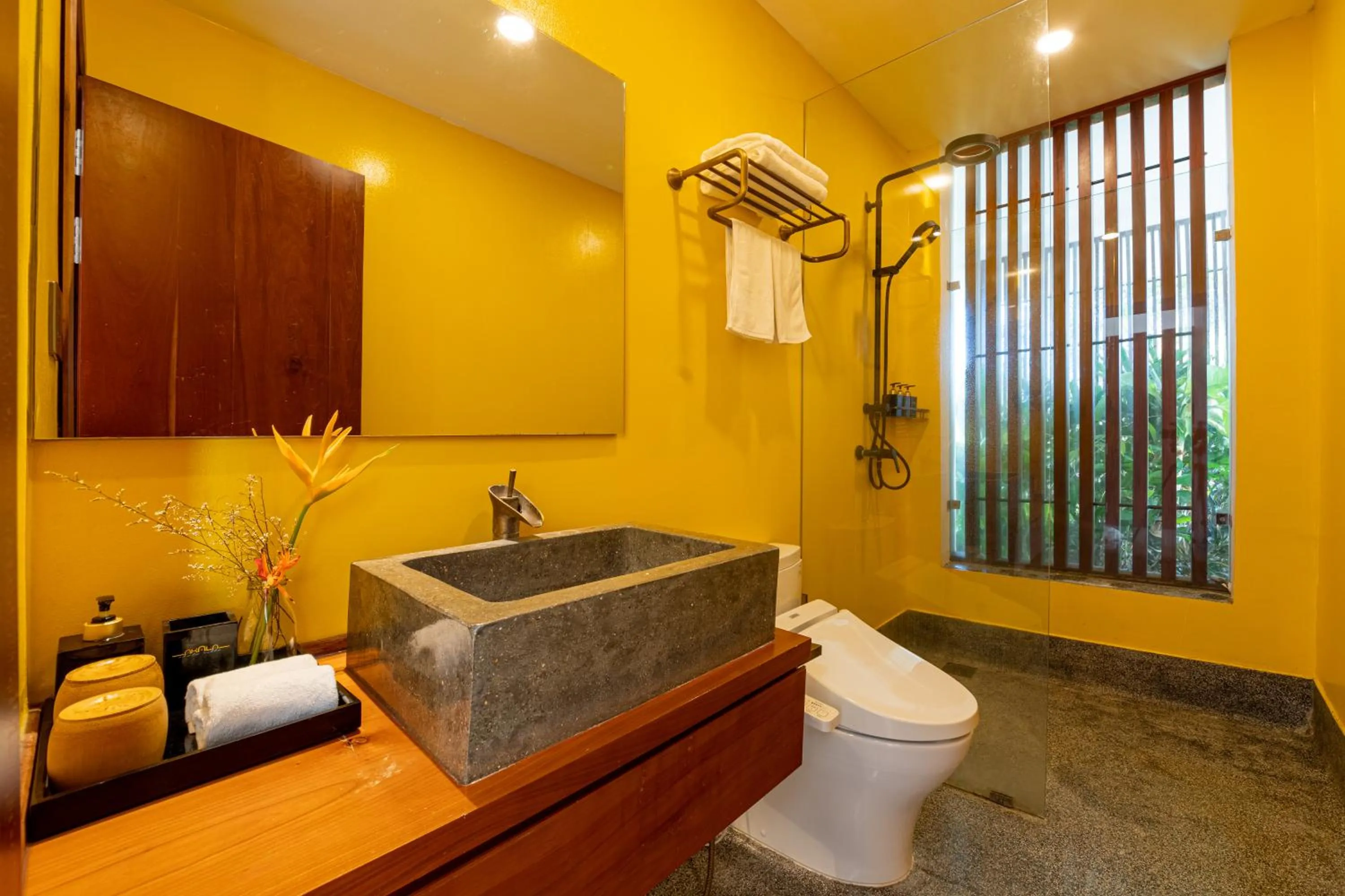 Toilet in Akala Villa Hoi An