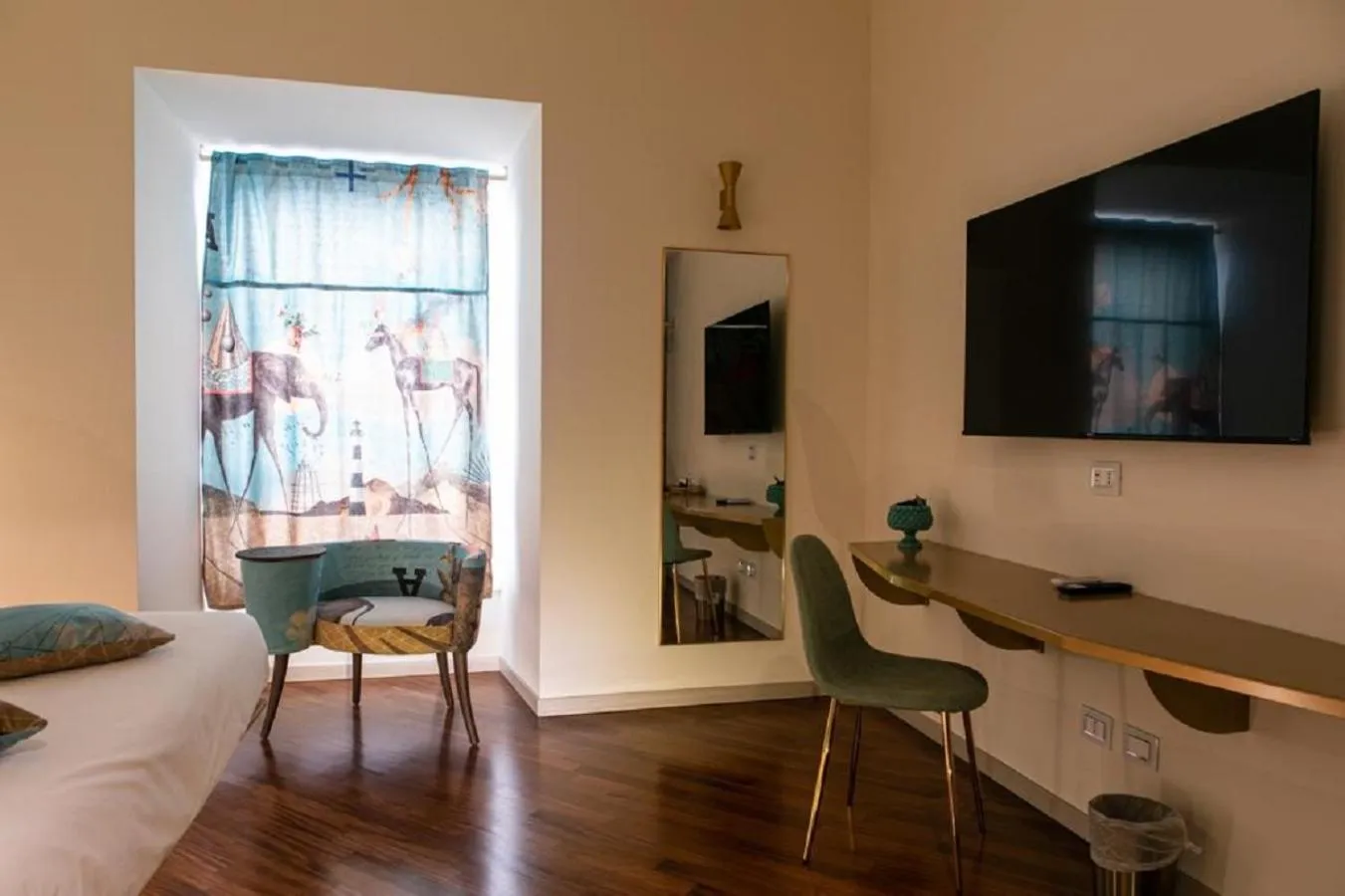 TV and multimedia in Bhr Cavour 150