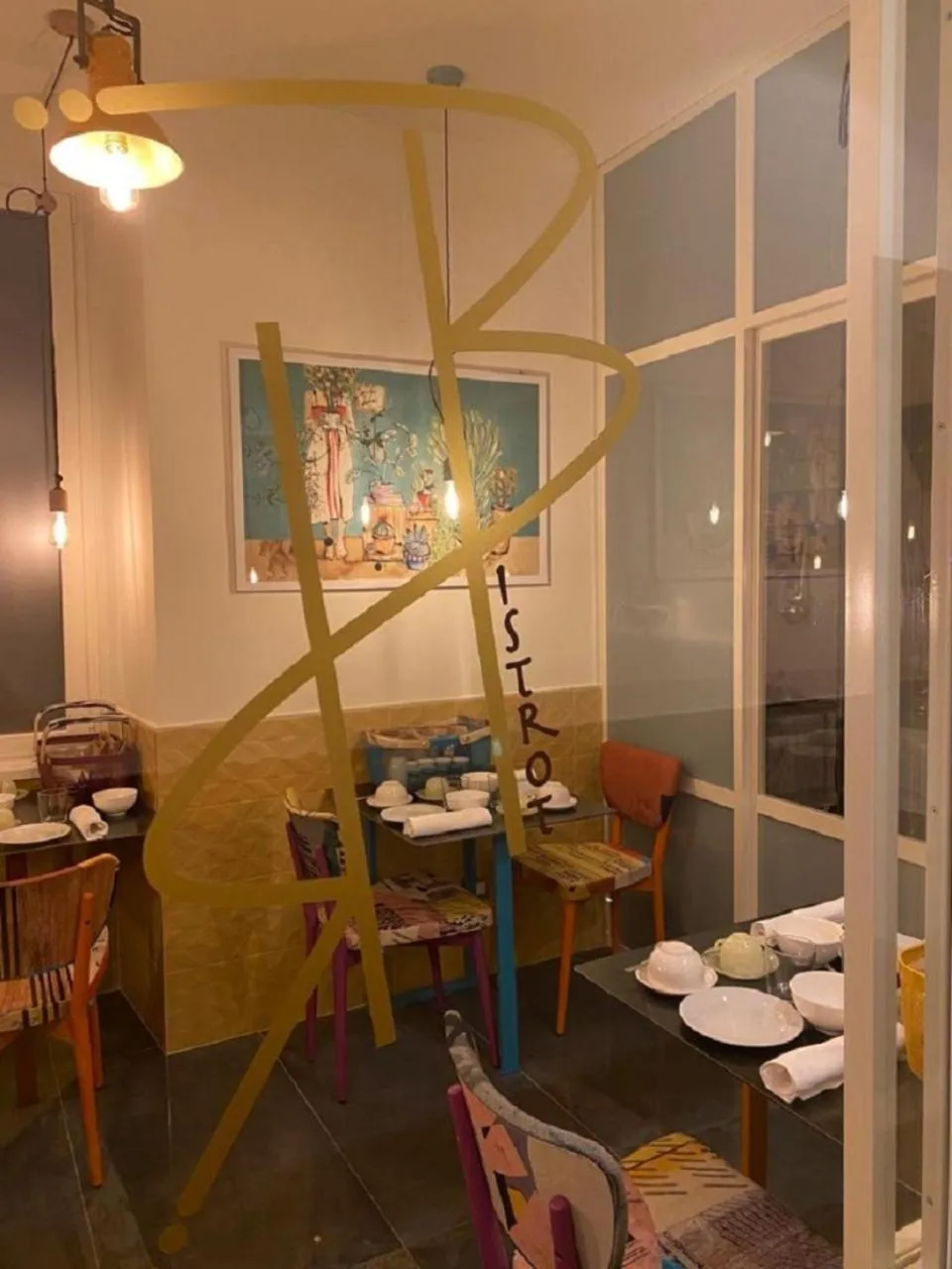 Restaurant/places to eat in Bhr Cavour 150