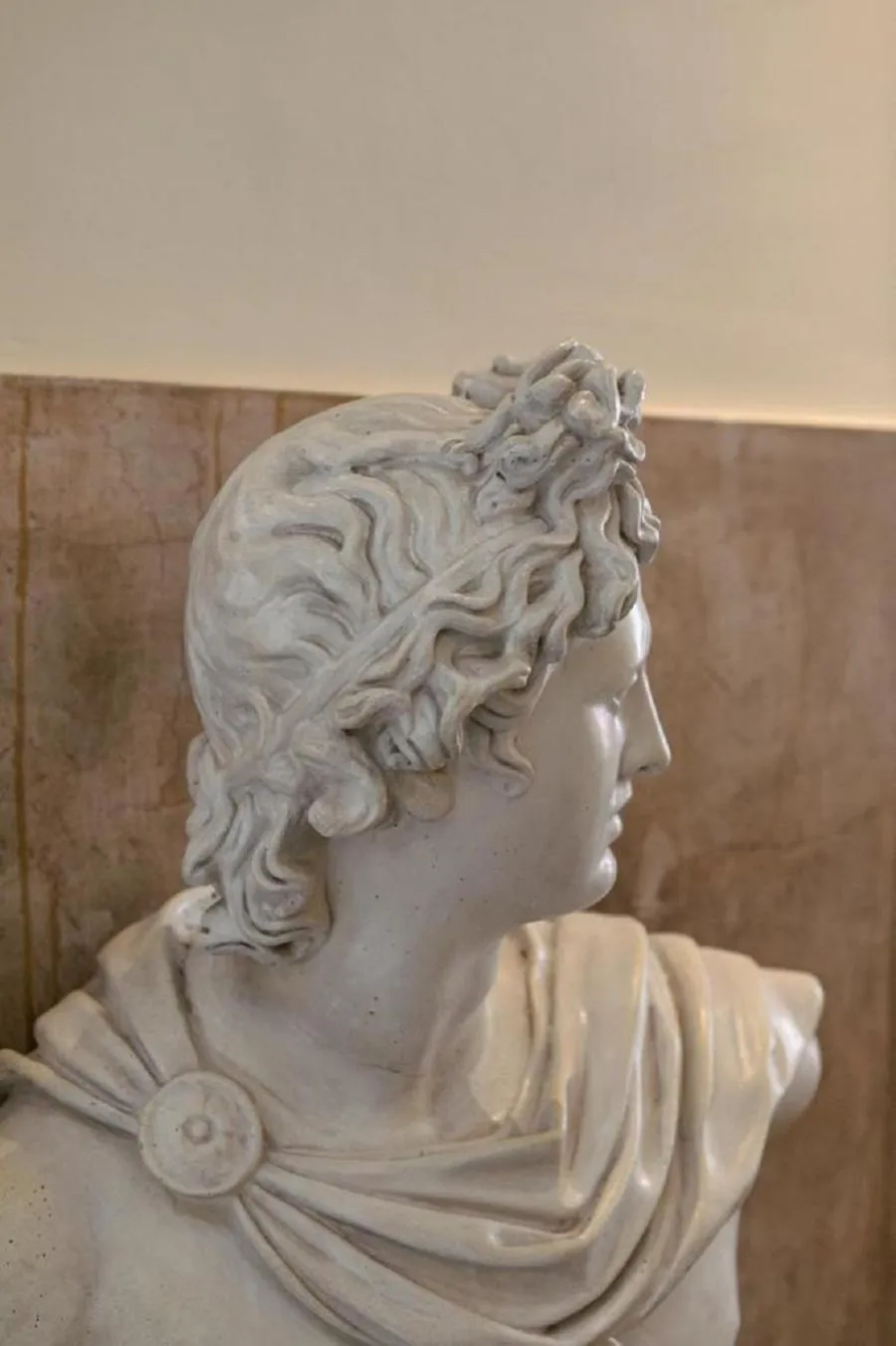 Property building in Bhr Cavour 150