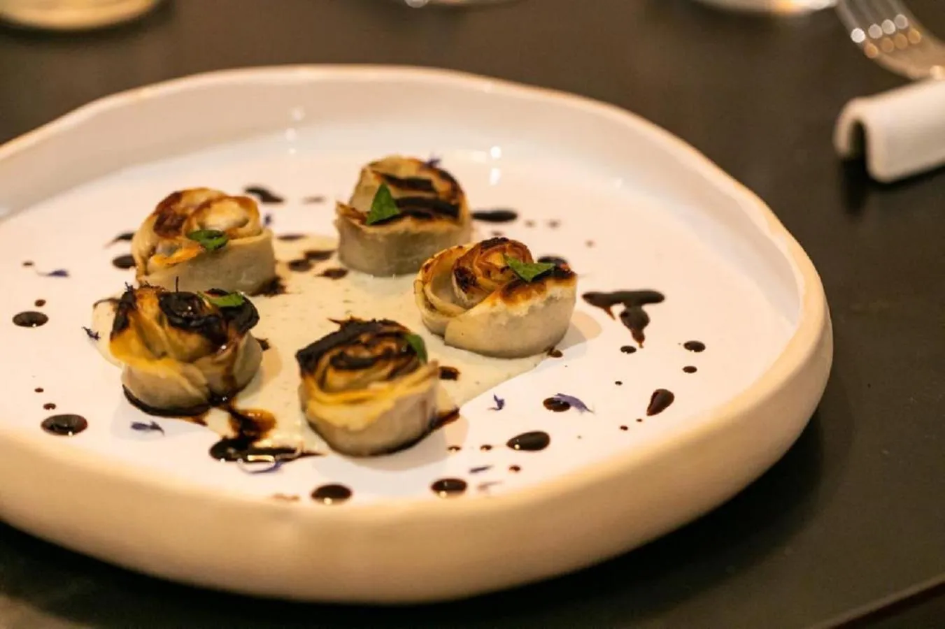 Restaurant/places to eat in Bhr Cavour 150