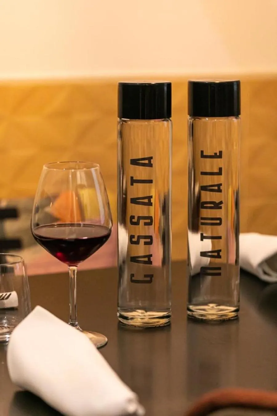 Restaurant/places to eat in Bhr Cavour 150