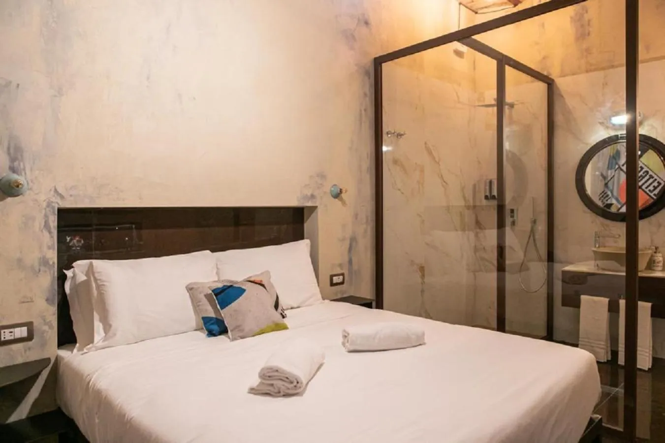 Shower, Bed in Bhr Cavour 150