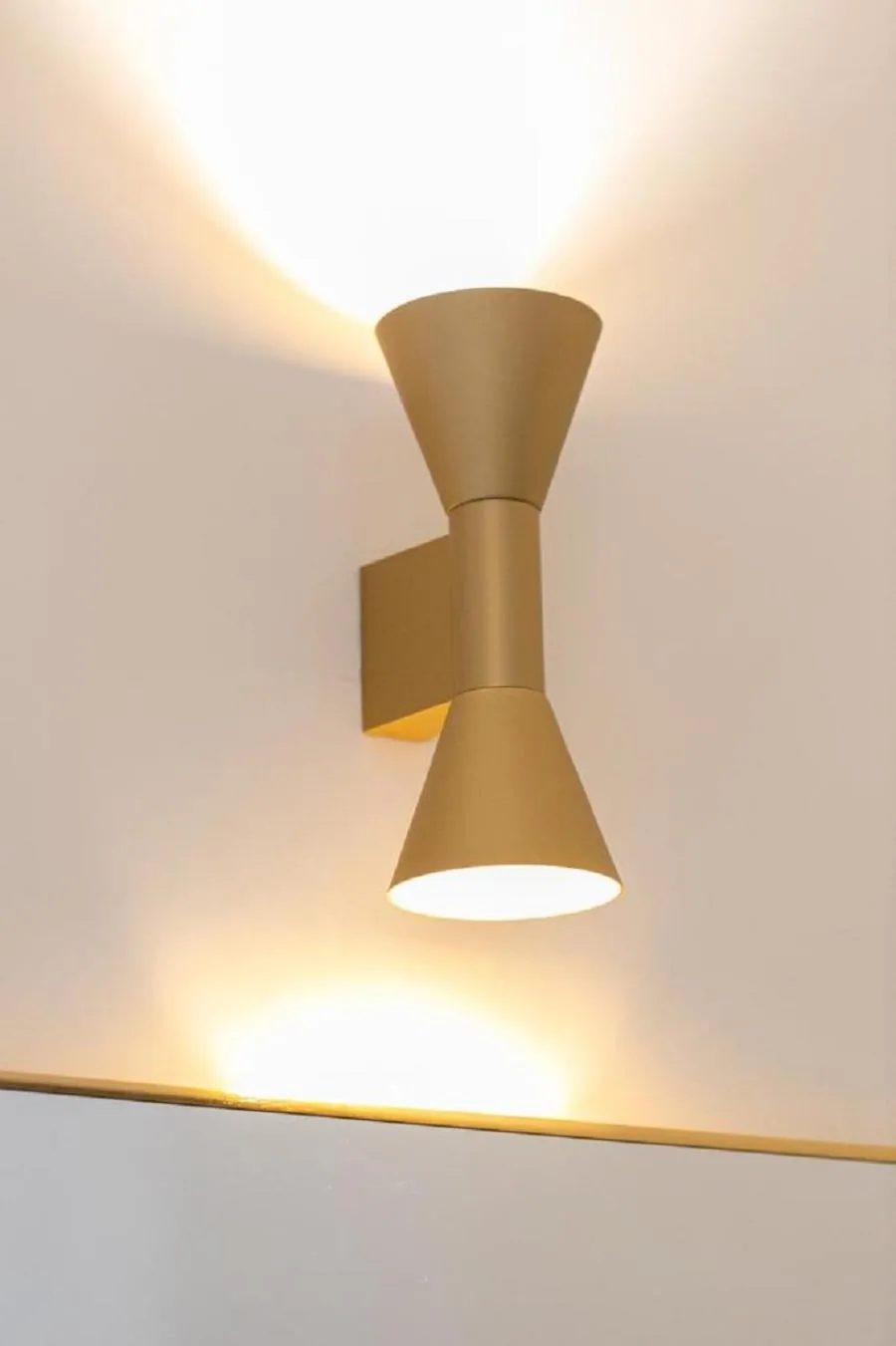 Decorative detail in Bhr Cavour 150