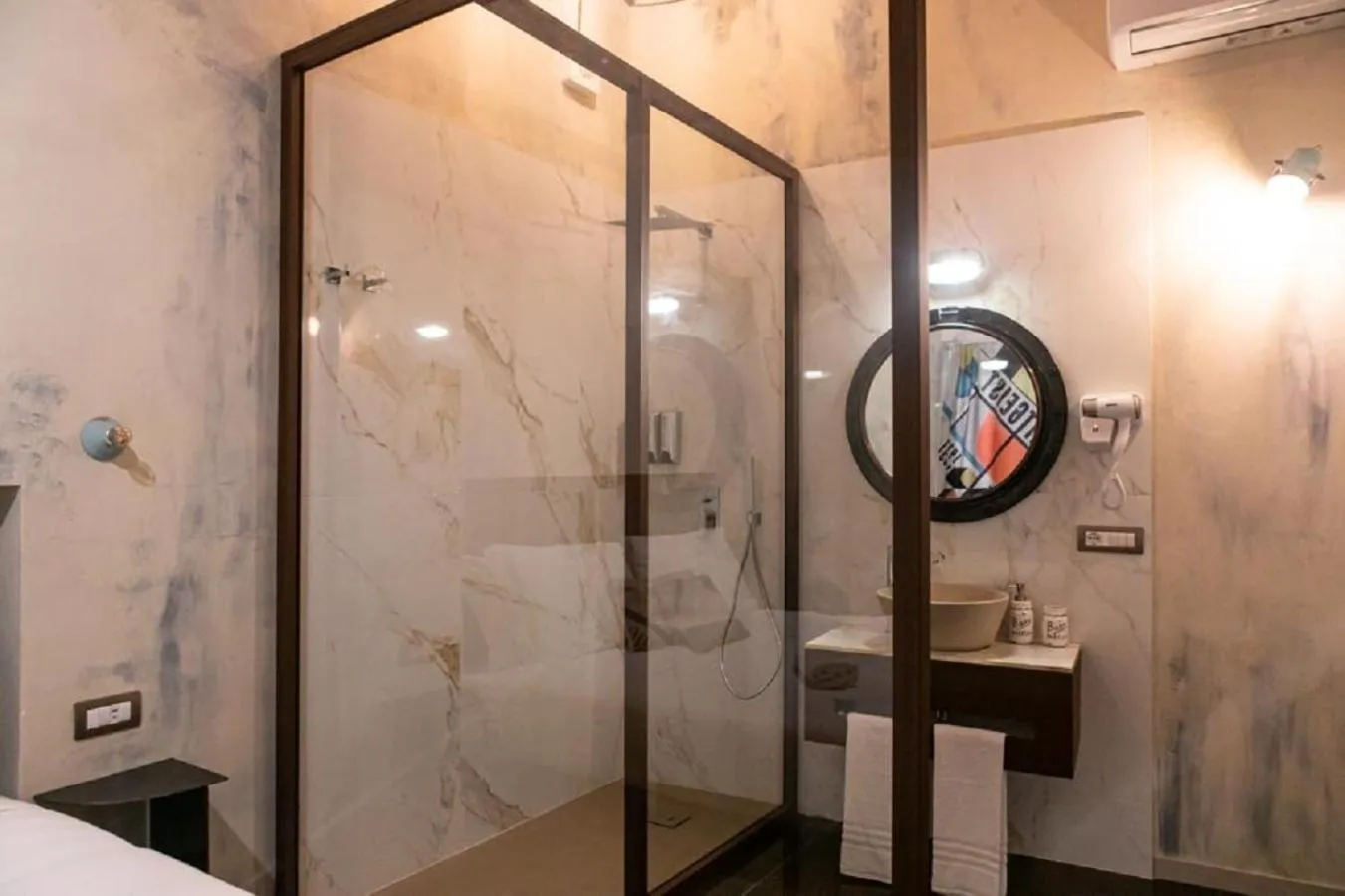 Shower in Bhr Cavour 150