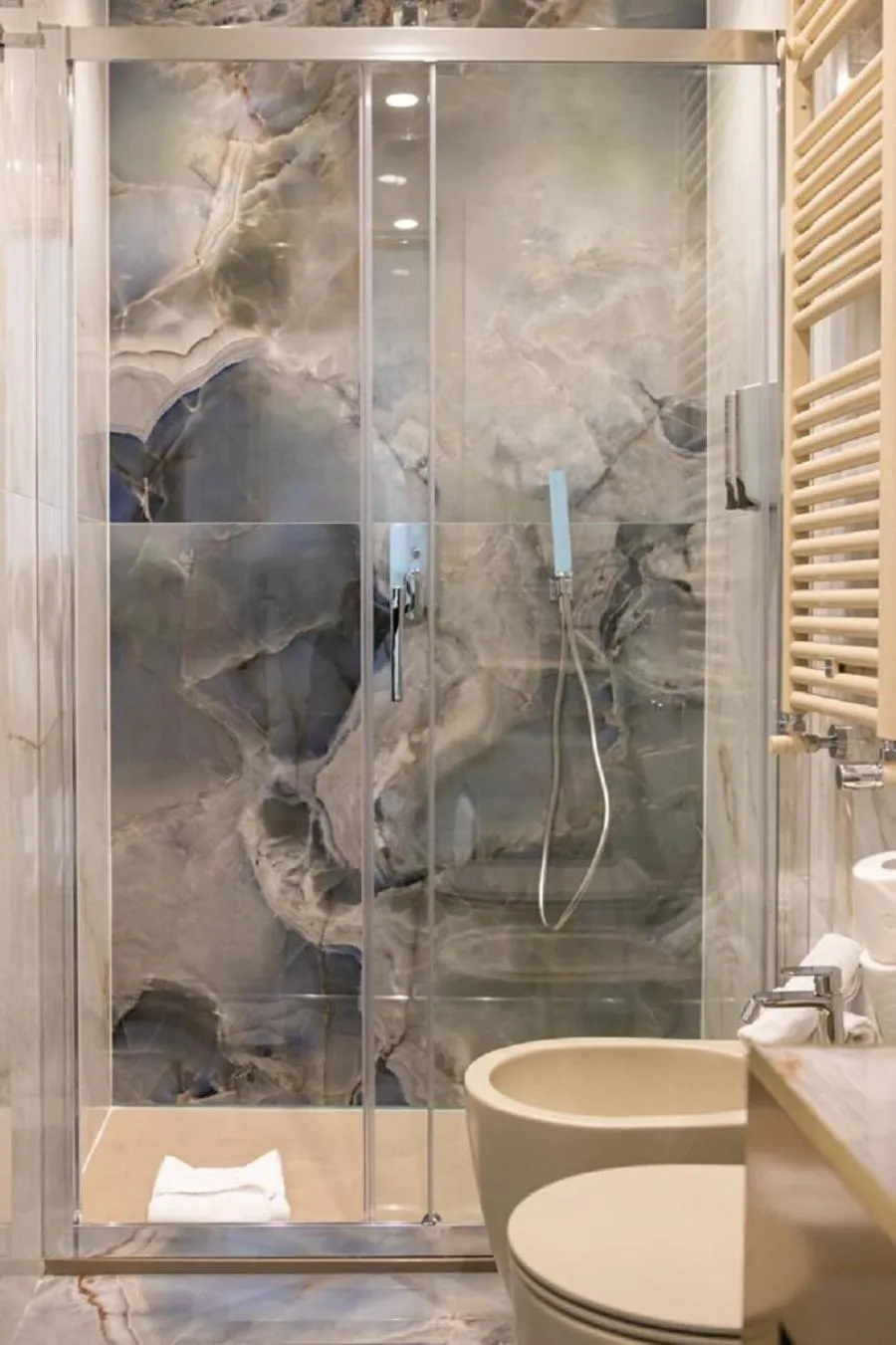 Shower in Bhr Cavour 150