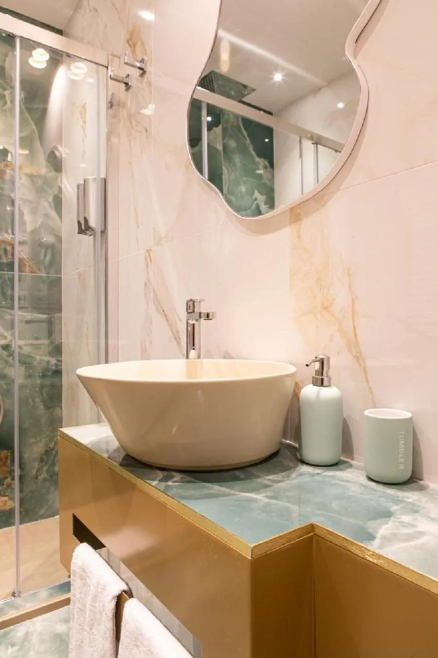 Shower in Bhr Cavour 150