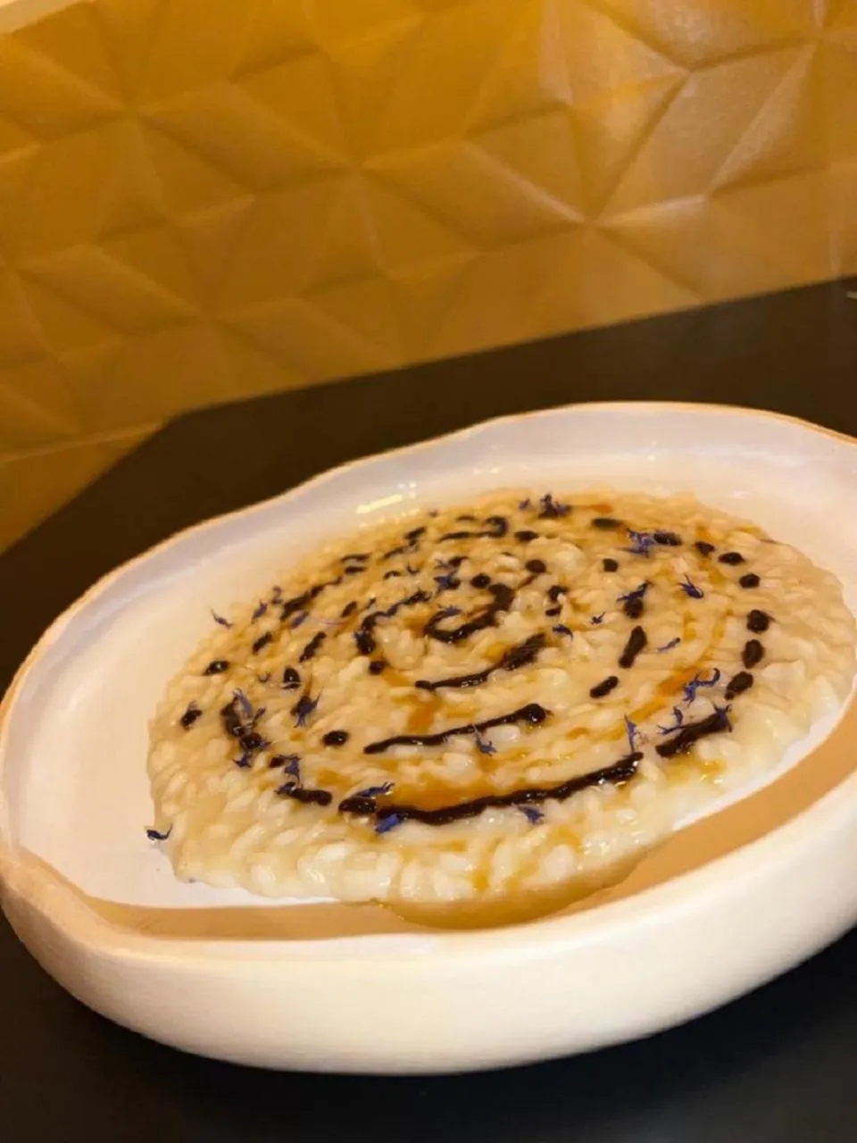 Restaurant/places to eat in Bhr Cavour 150