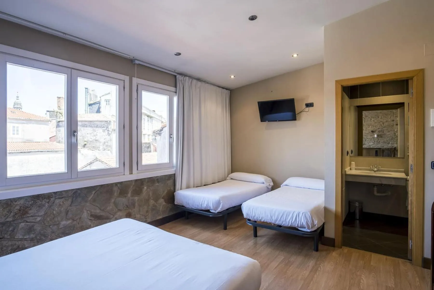 Photo of the whole room, Bed in Hotel Alda Avenida