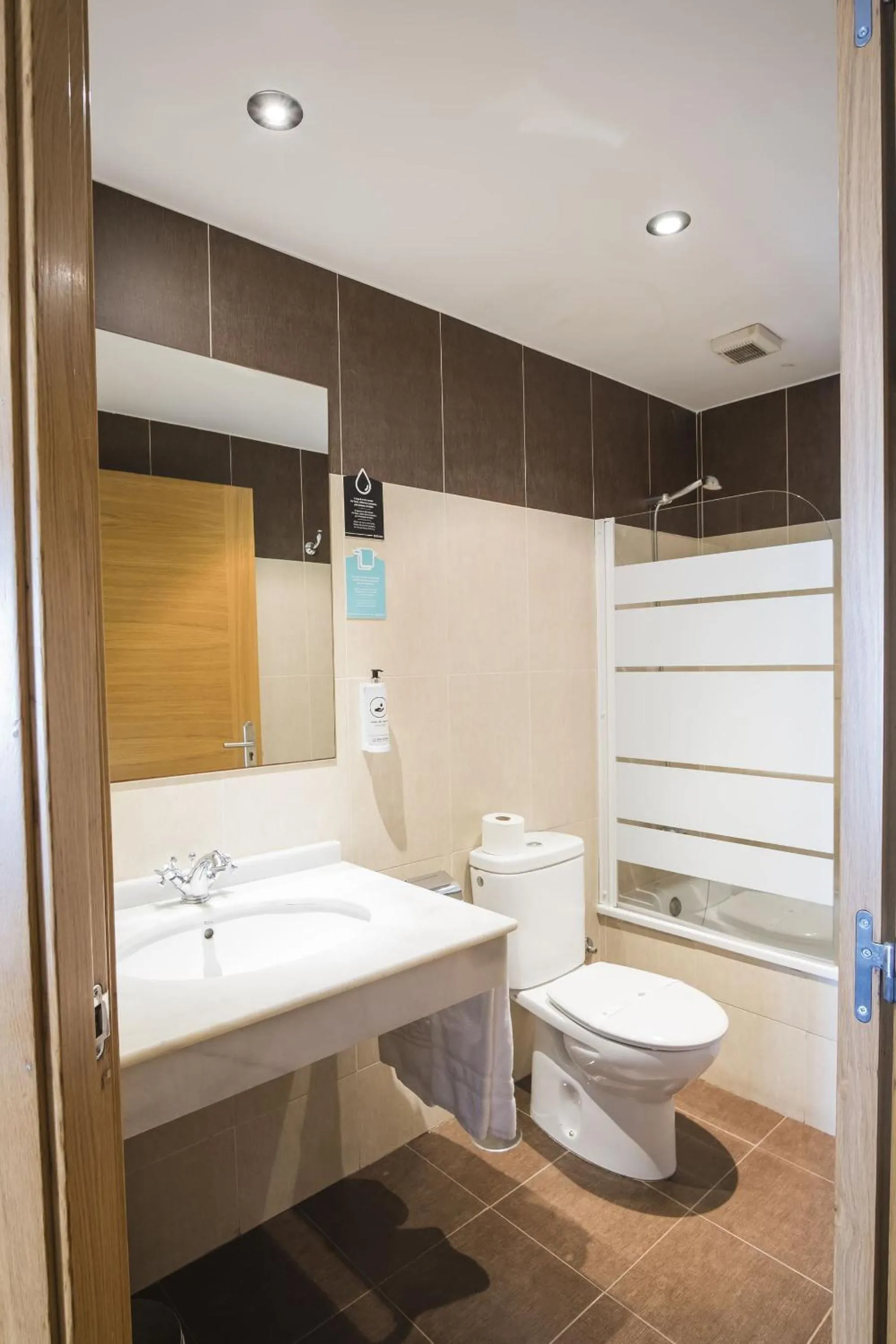 Bathroom in Hotel Alda Avenida