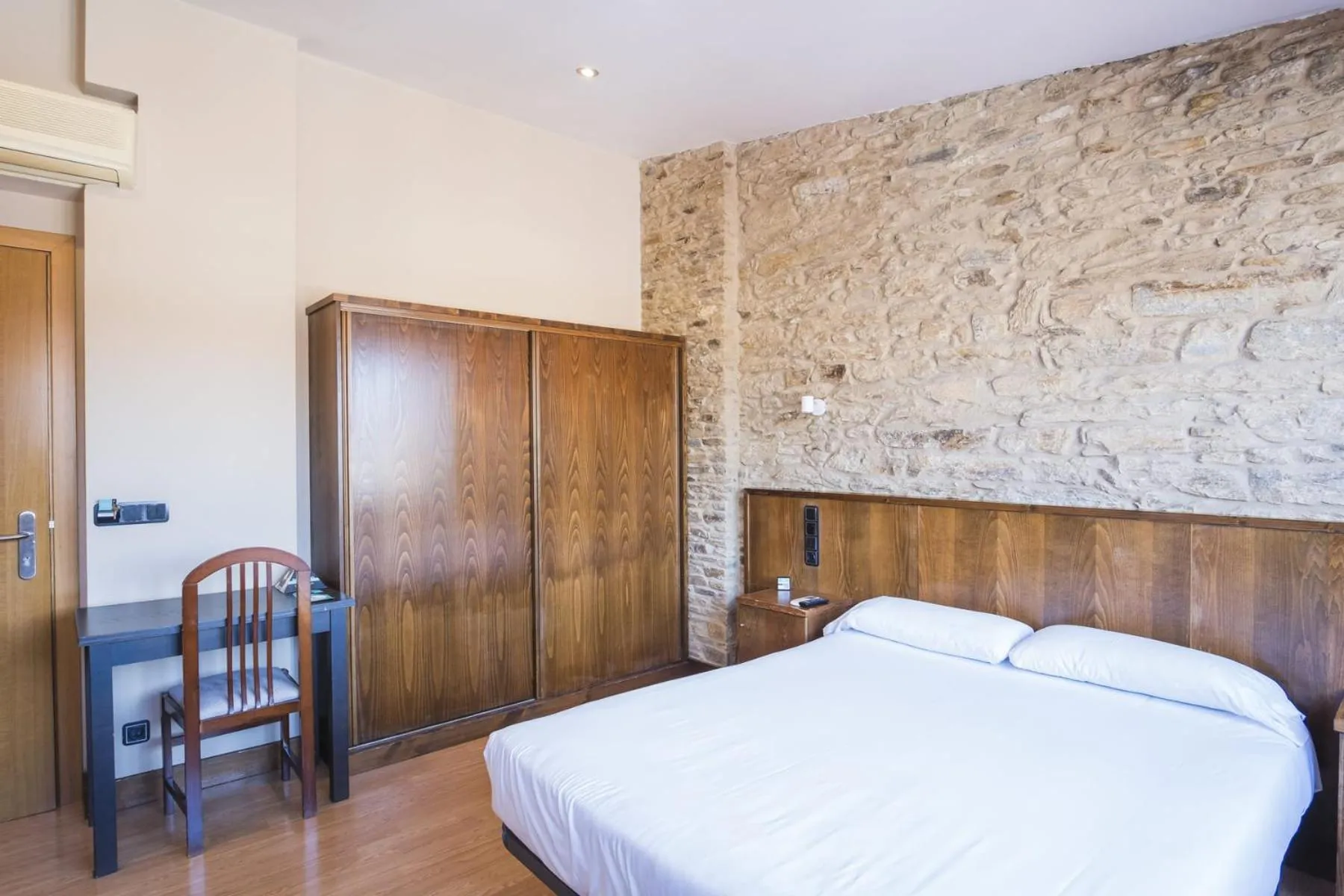 Bedroom, Bed in Hotel Alda Avenida