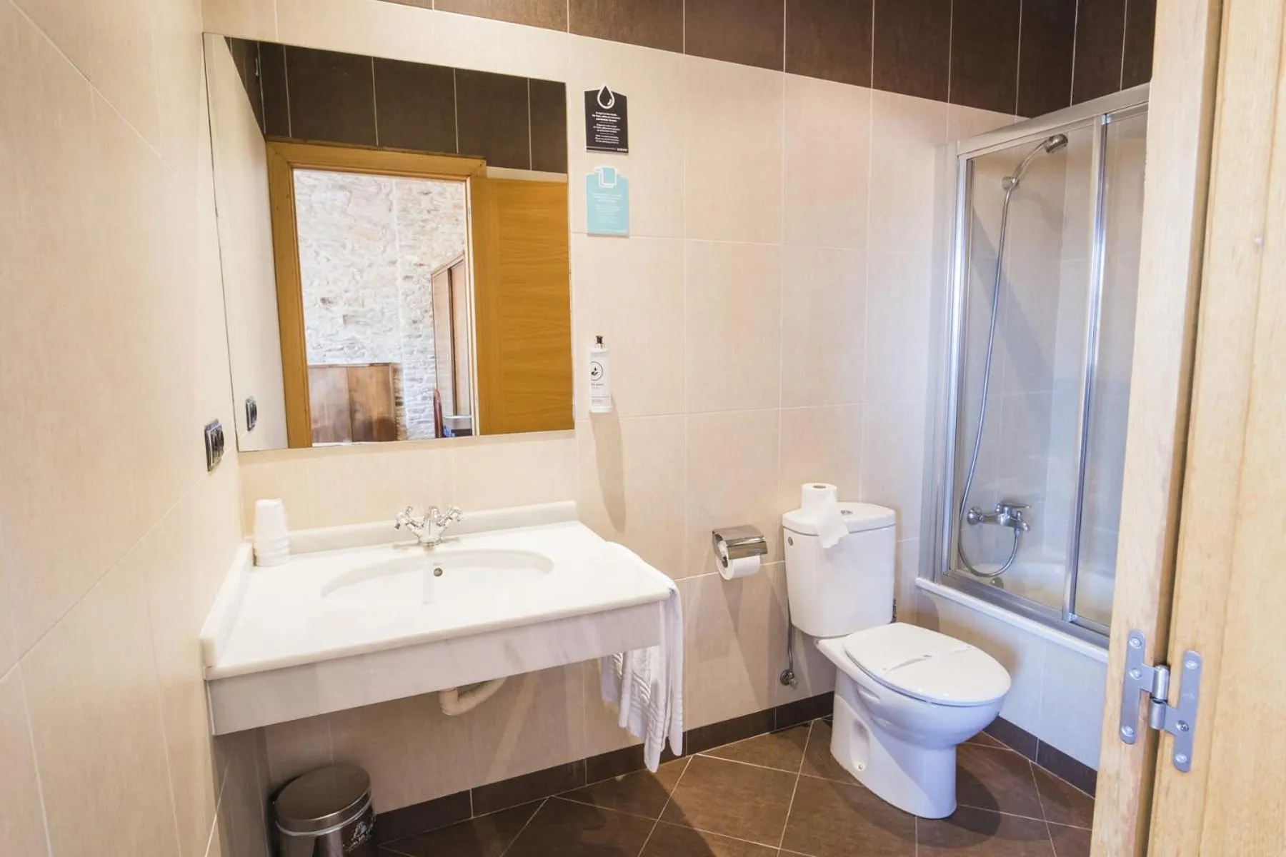 Bathroom in Hotel Alda Avenida