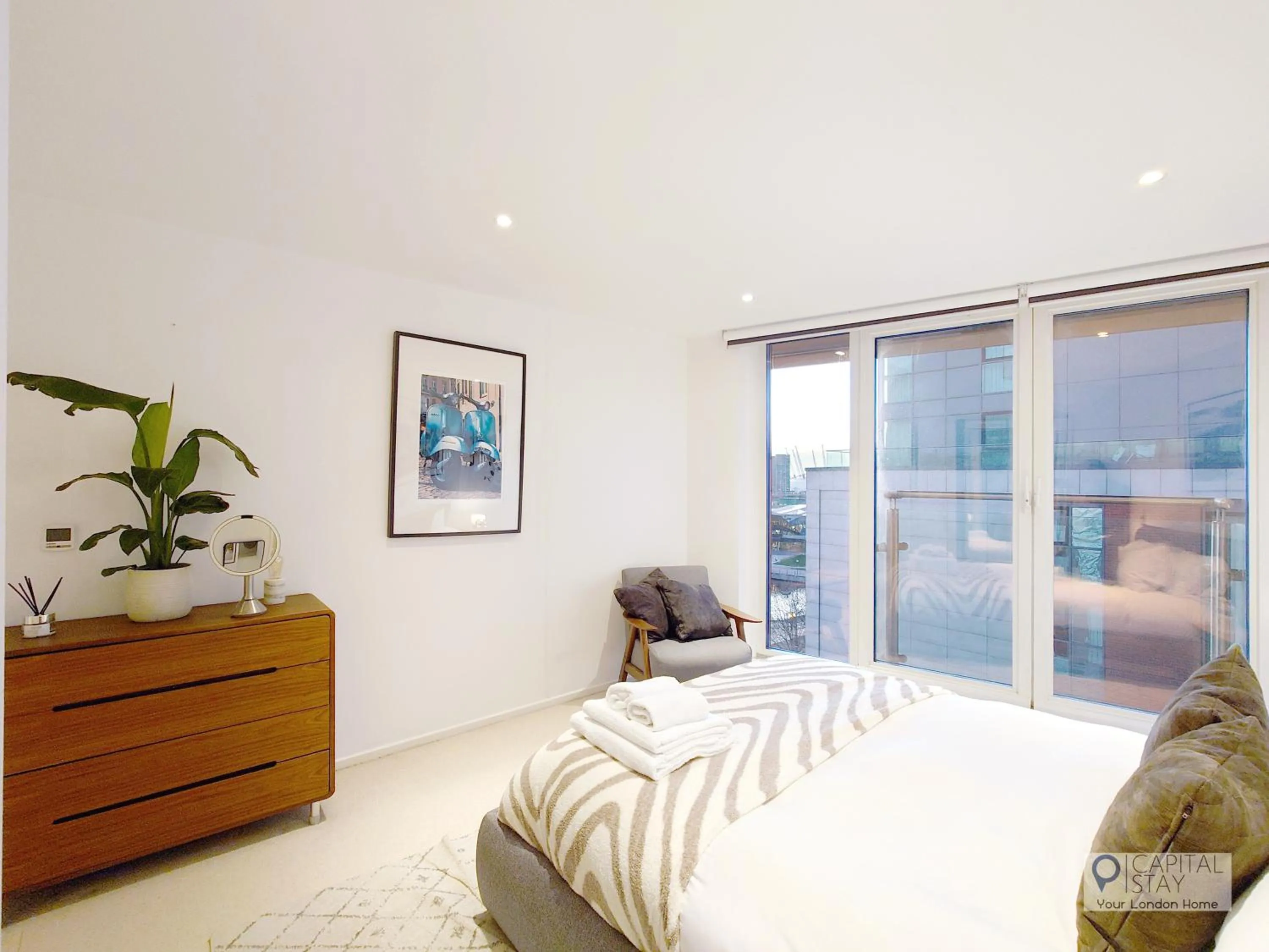 Bedroom, Bed in Deluxe Two Bed Apartment with River & City View