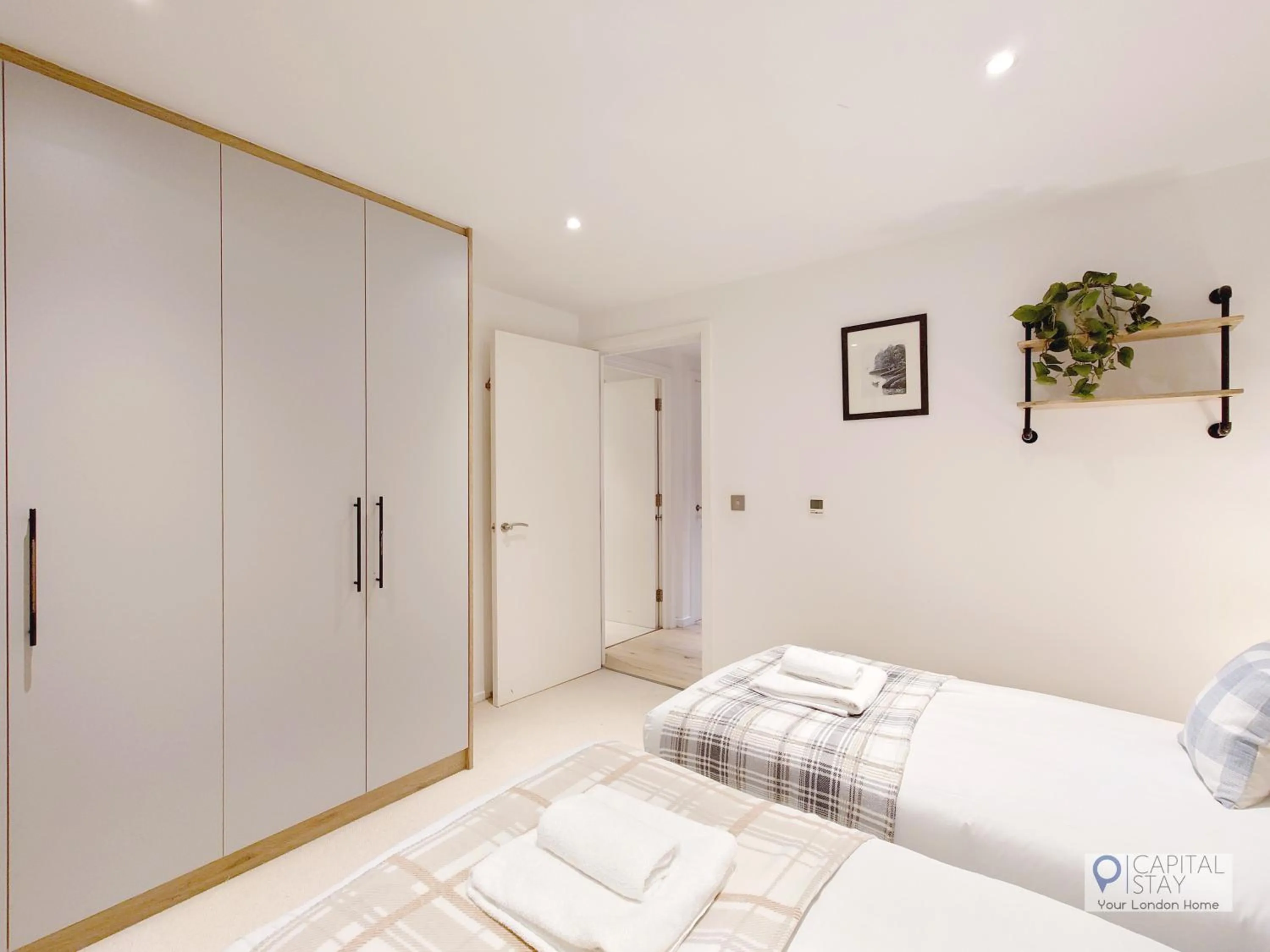 Bedroom, Bed in Deluxe Two Bed Apartment with River & City View