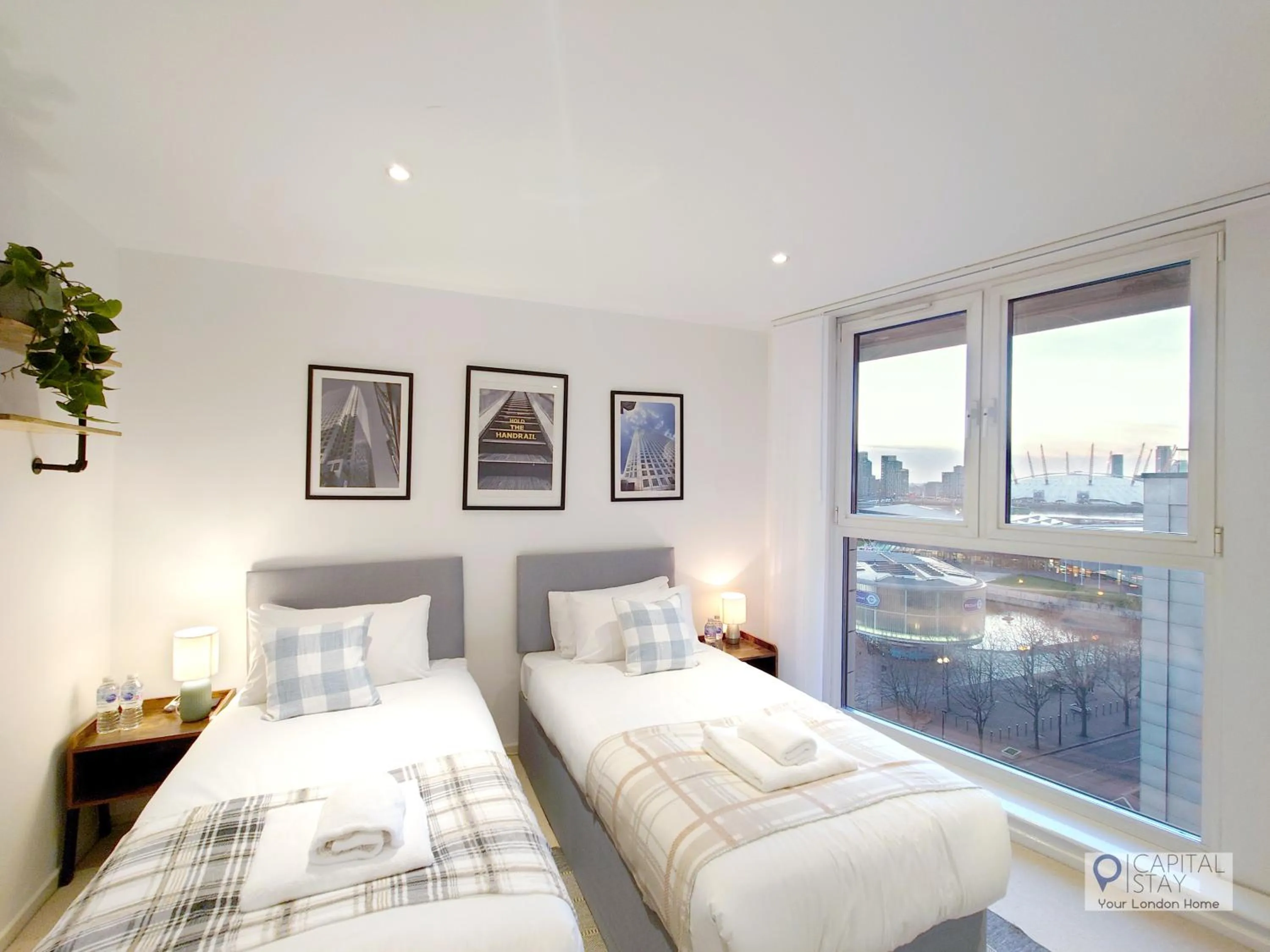 Bedroom, Bed in Deluxe Two Bed Apartment with River & City View