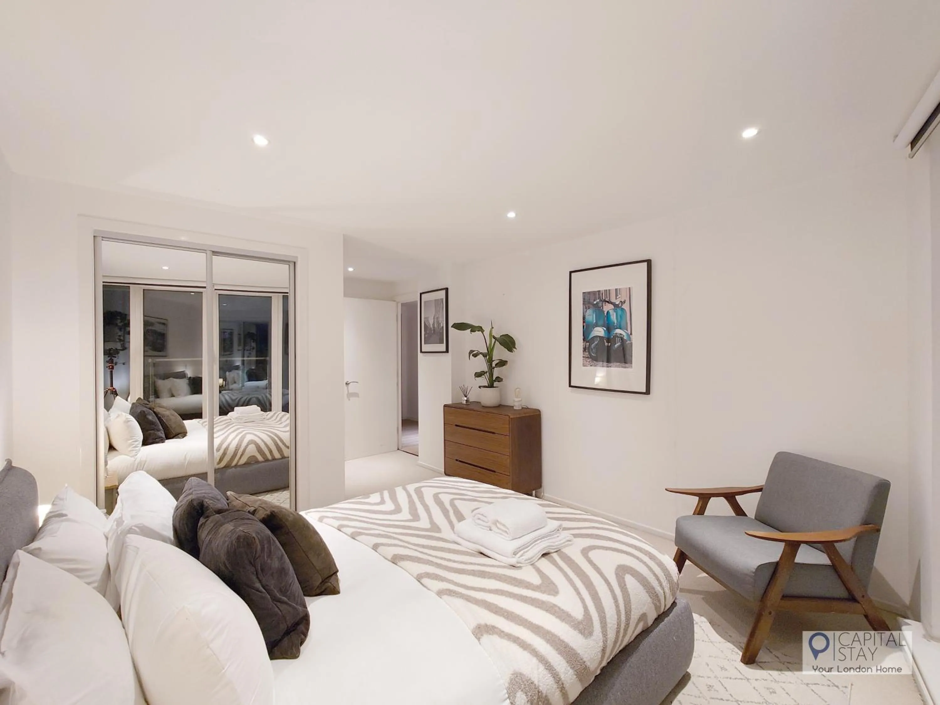 Bedroom, Bed in Deluxe Two Bed Apartment with River & City View