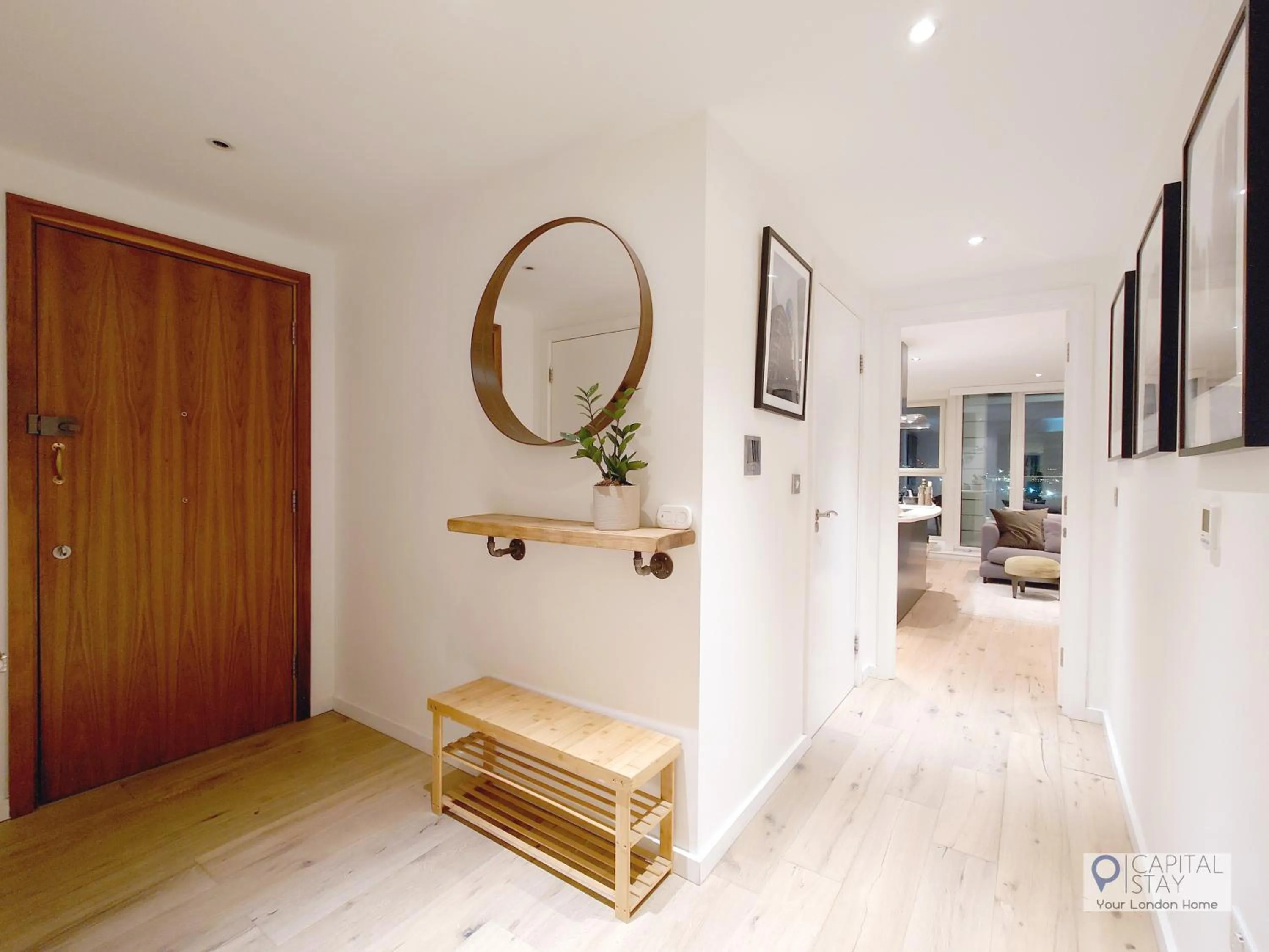 Seating area in Deluxe Two Bed Apartment with River & City View