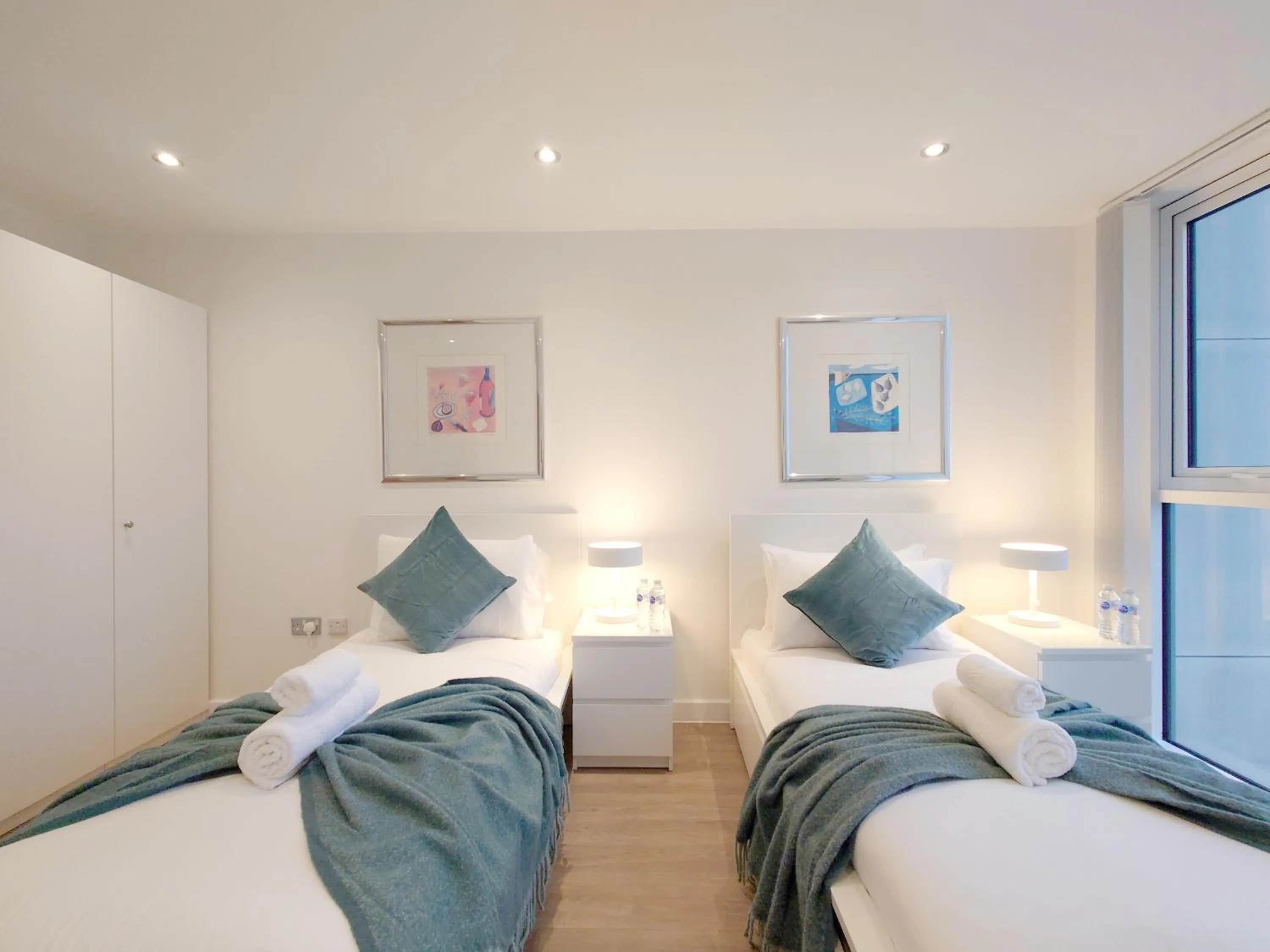 Bed in Deluxe Two Bed Apartment with River & City View