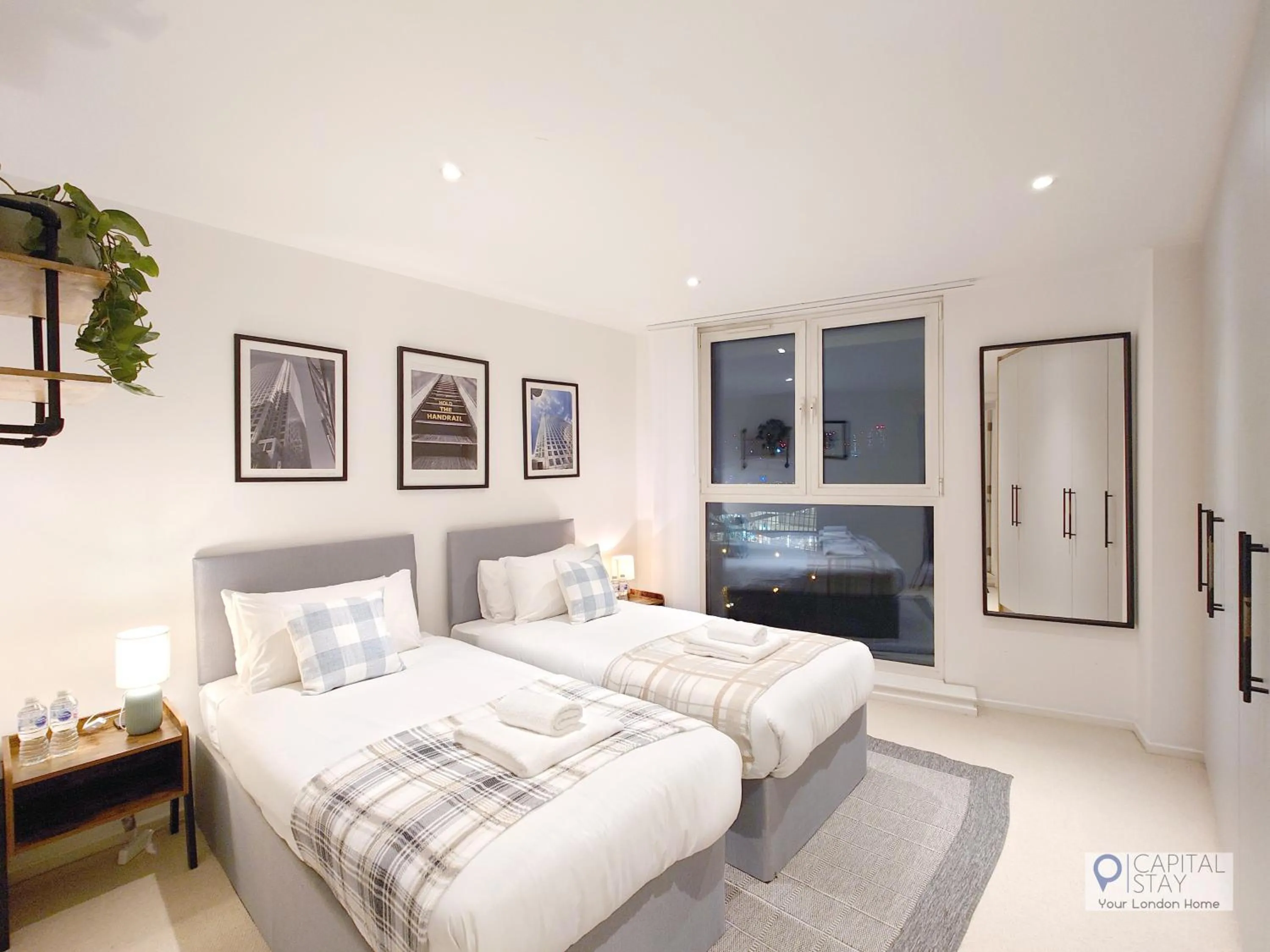 Bedroom, Bed in Deluxe Two Bed Apartment with River & City View