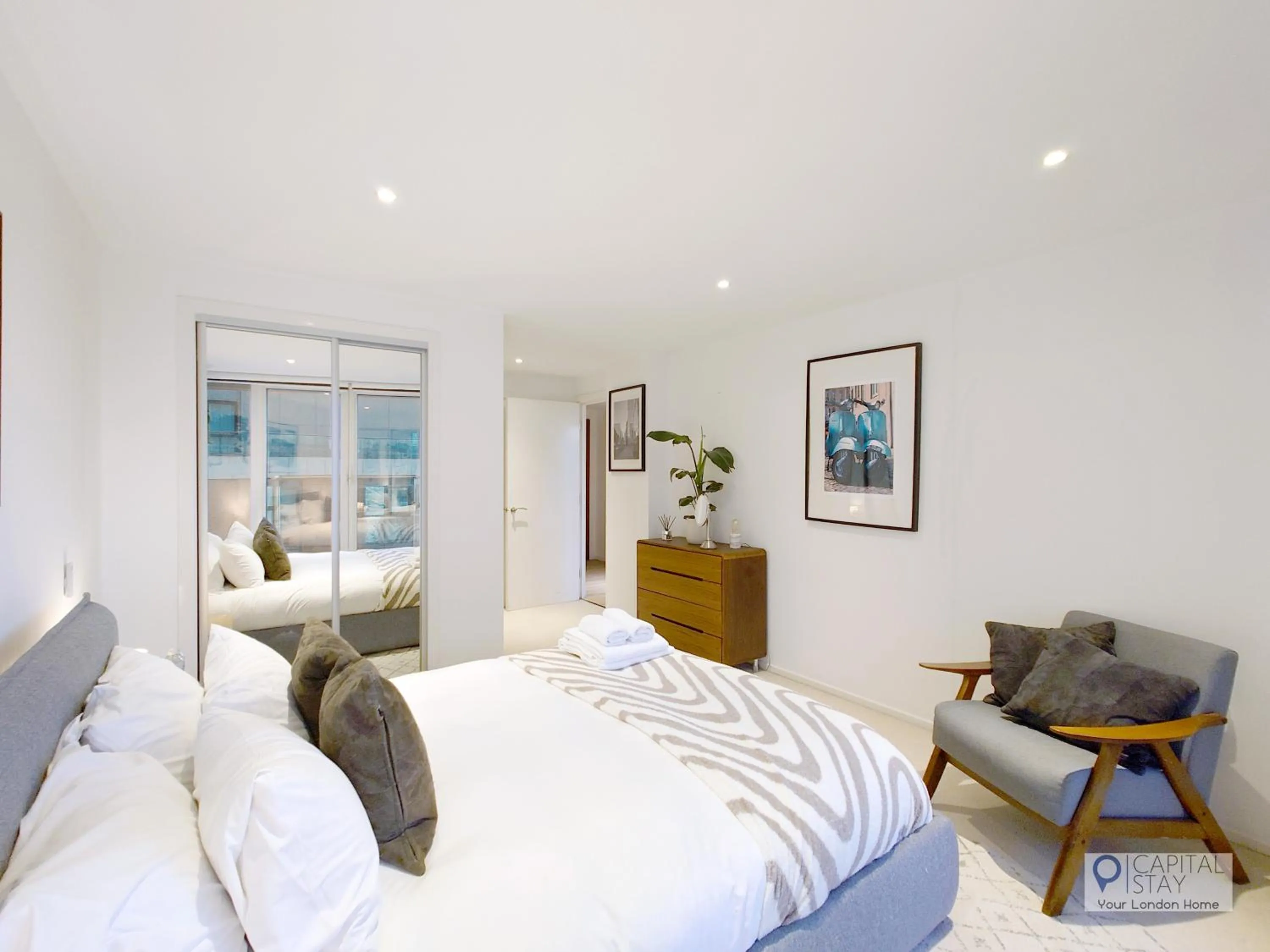 Bedroom, Bed in Deluxe Two Bed Apartment with River & City View