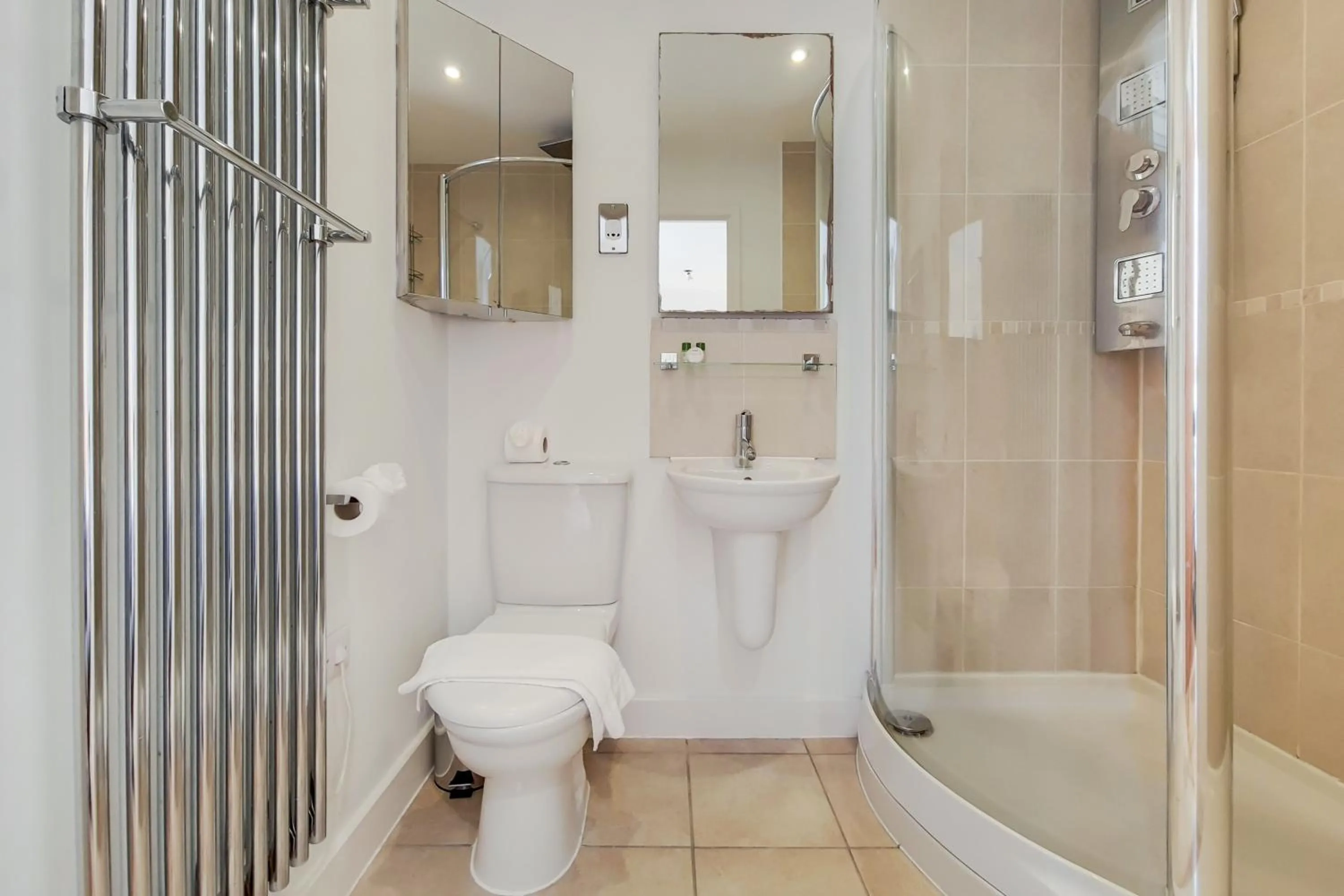 Bathroom in Deluxe Two Bed Apartment with River & City View