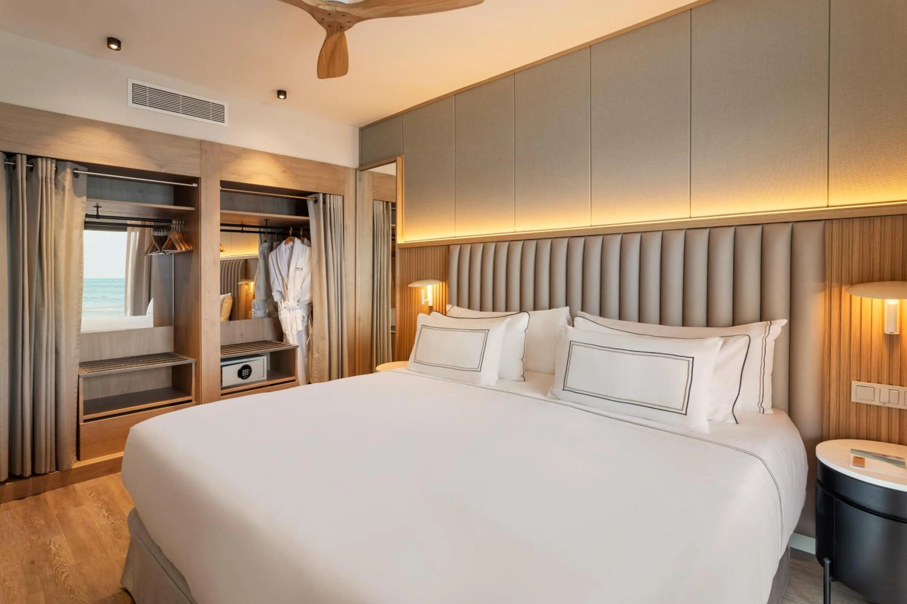 Bedroom, Bed in Melia Costa del Sol