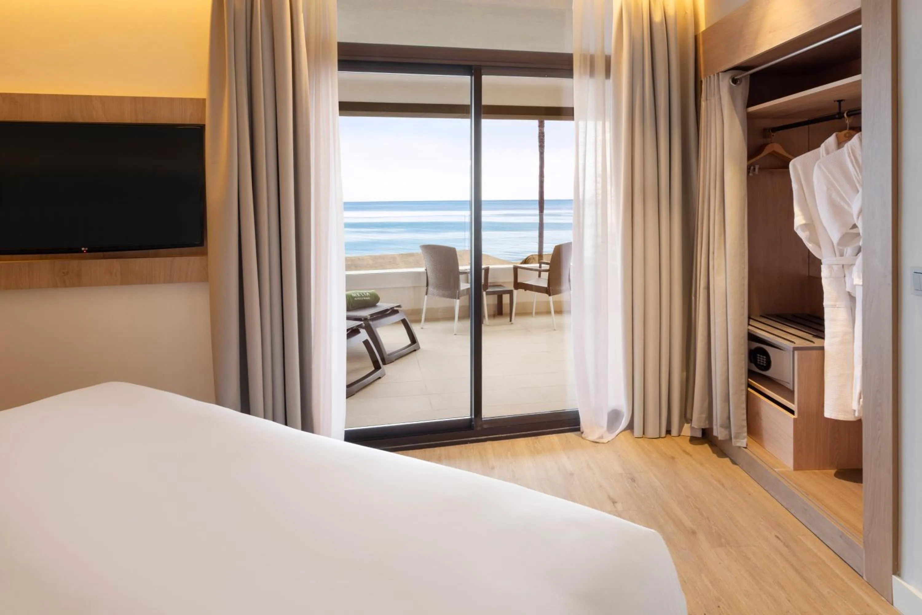 Bedroom, Bed in Melia Costa del Sol