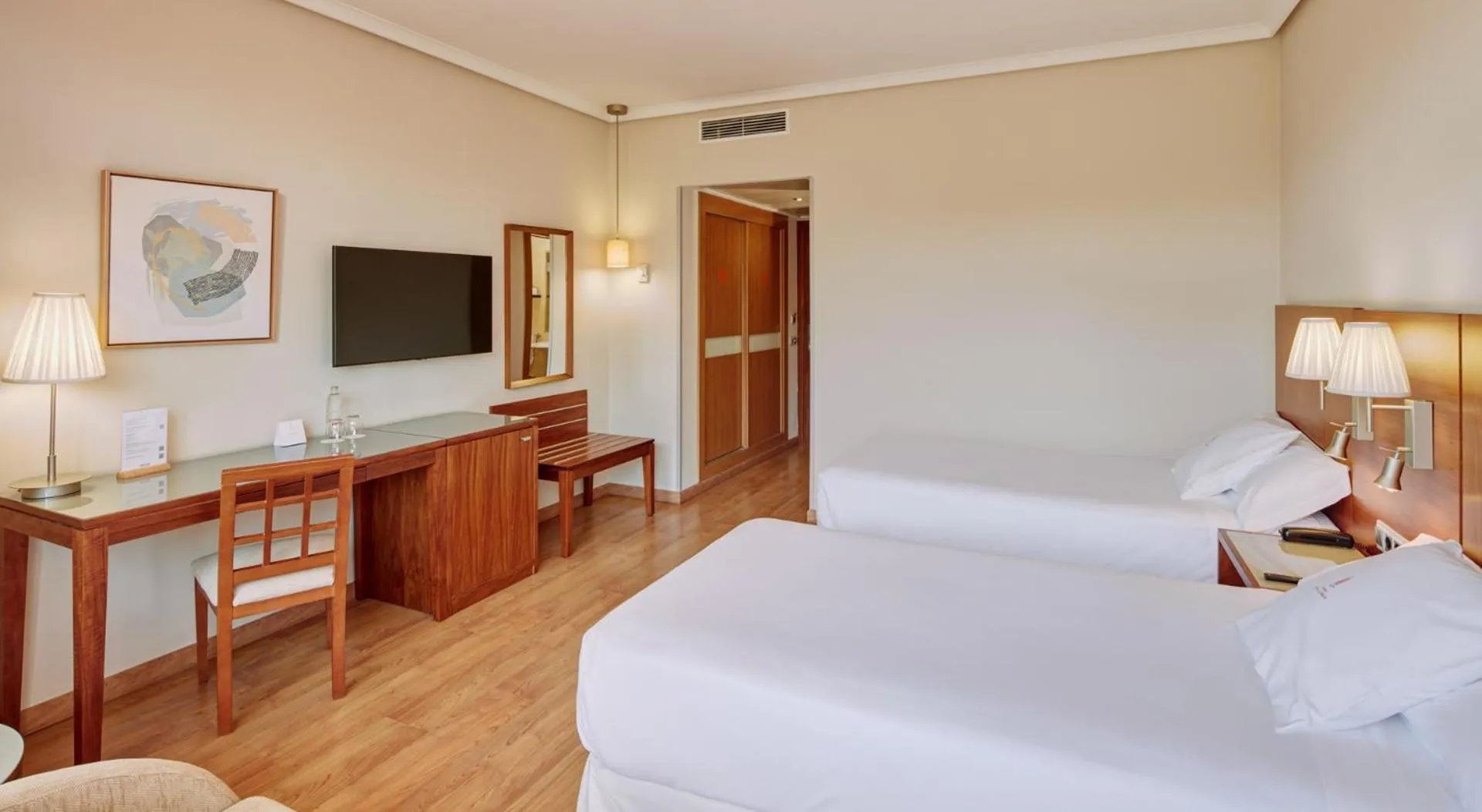 Bed in Sercotel Los Llanos