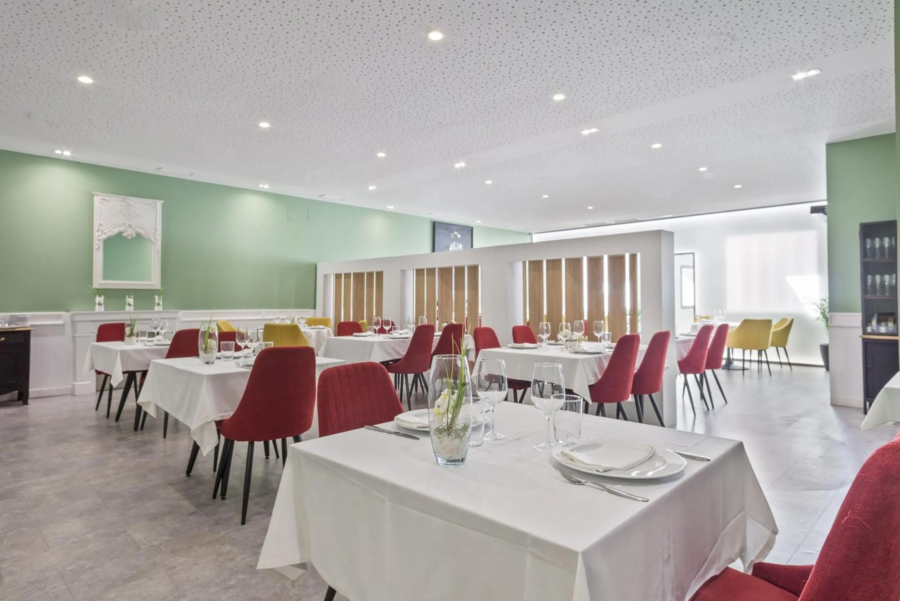 Restaurant/places to eat in Sercotel Los Llanos