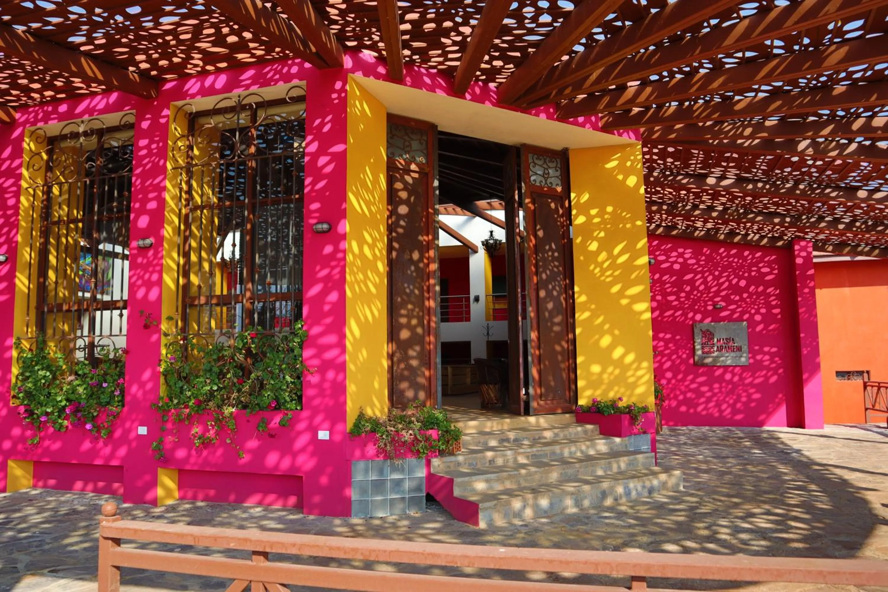 Restaurant/places to eat in MASIA ARAMENI