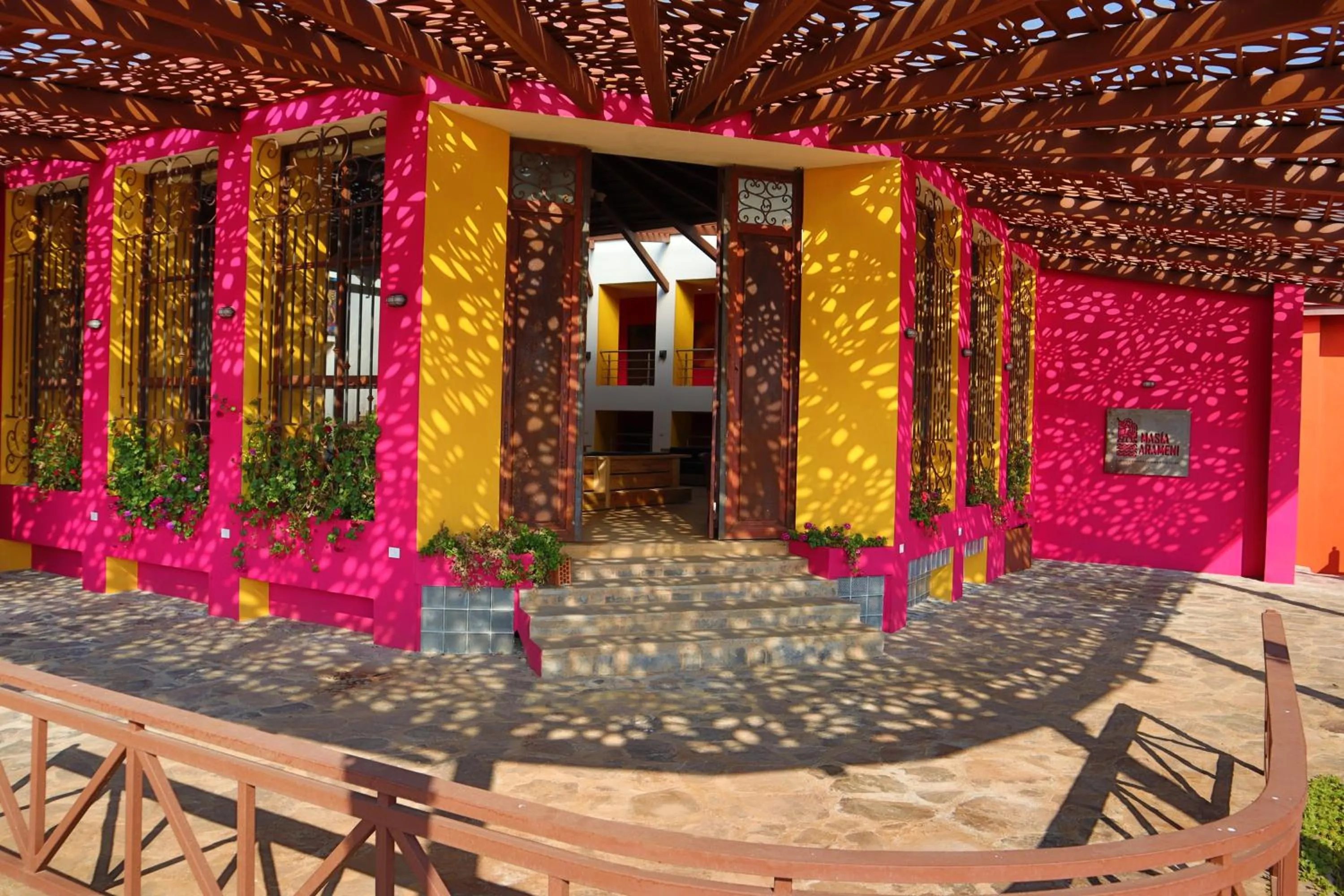 Restaurant/places to eat in MASIA ARAMENI