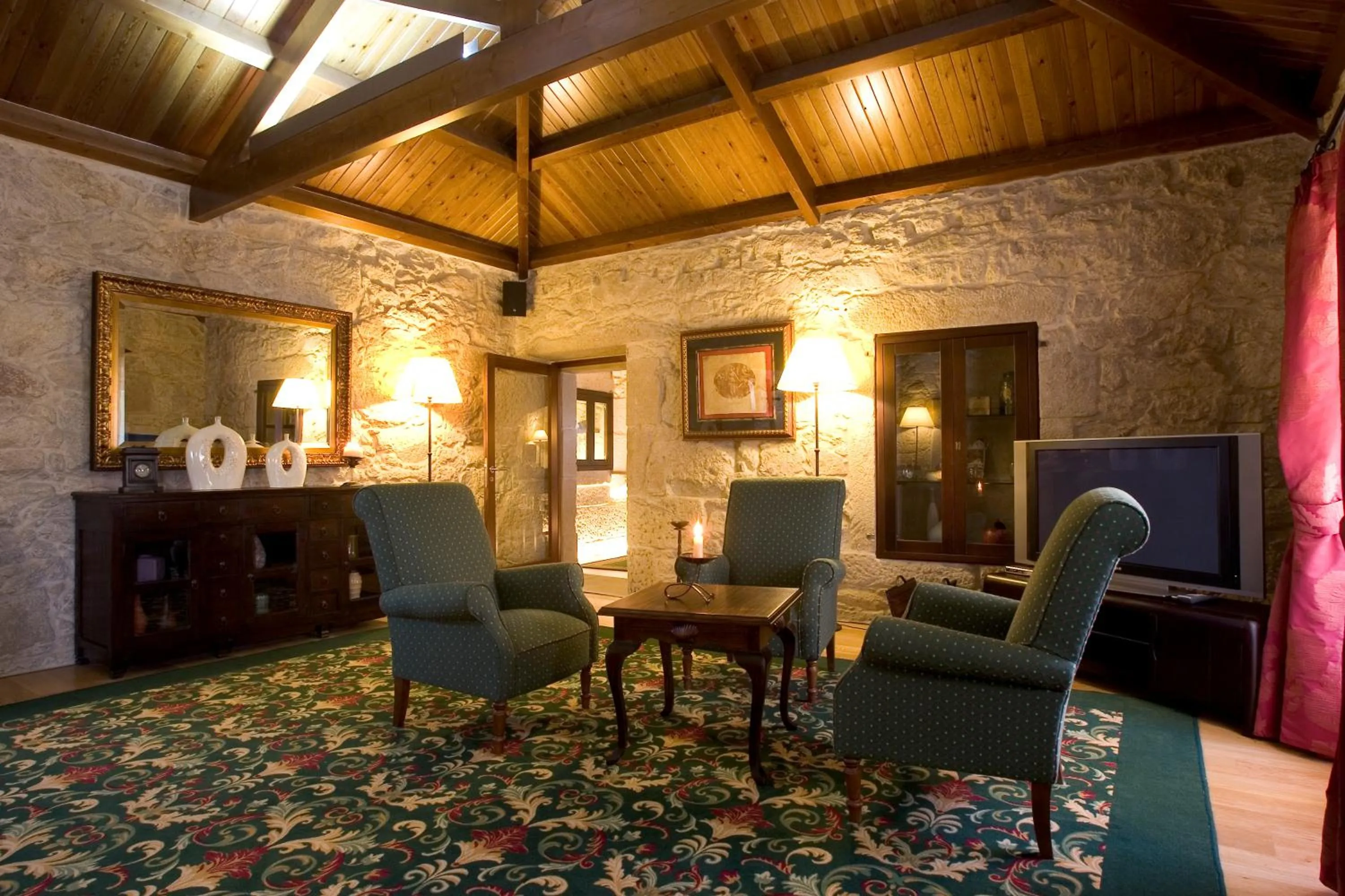 Communal lounge/ TV room in Hotel Pazo de Lestrove by Pousadas de Compostela