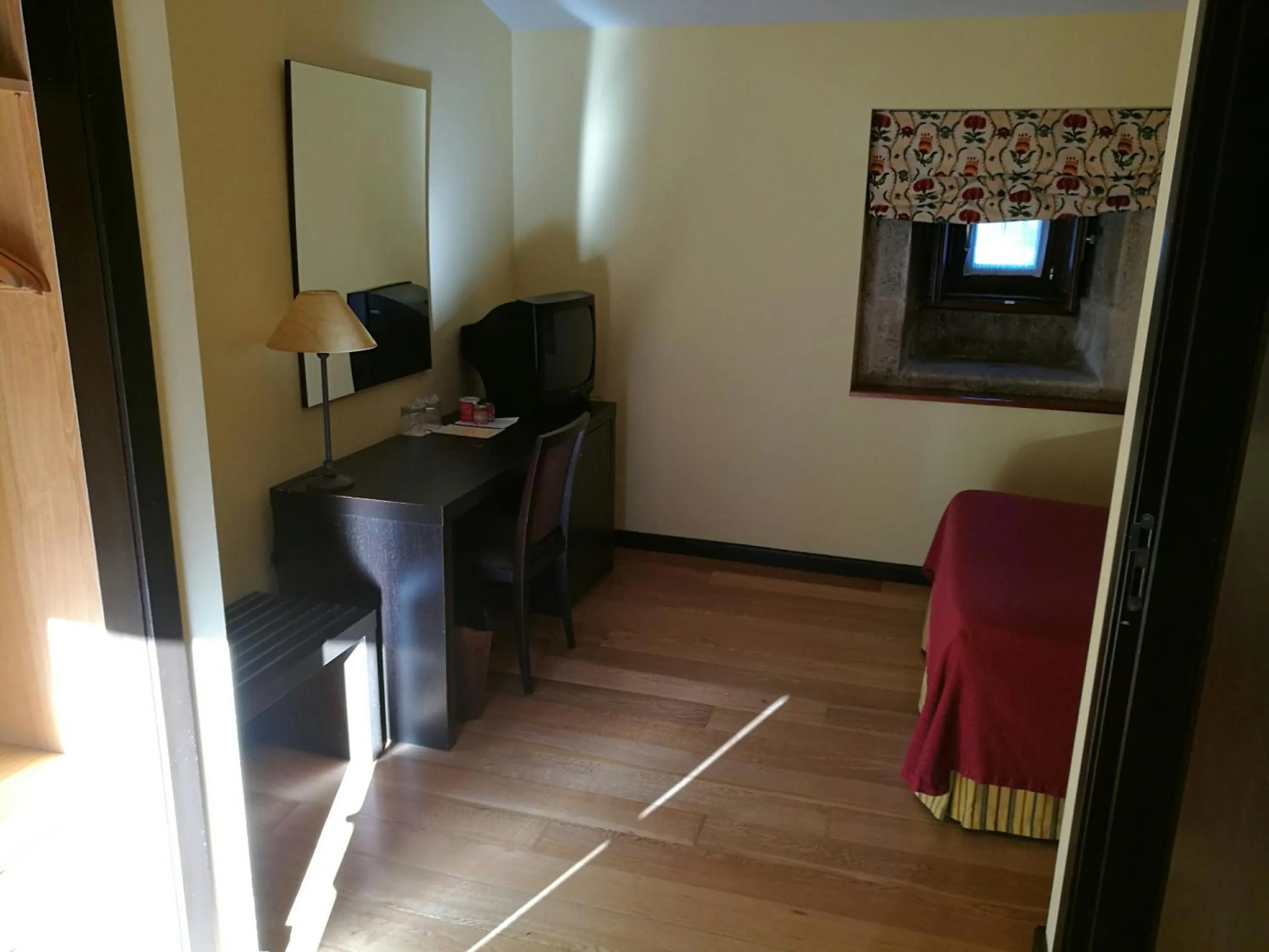 Photo of the whole room in Hotel Pazo de Lestrove by Pousadas de Compostela