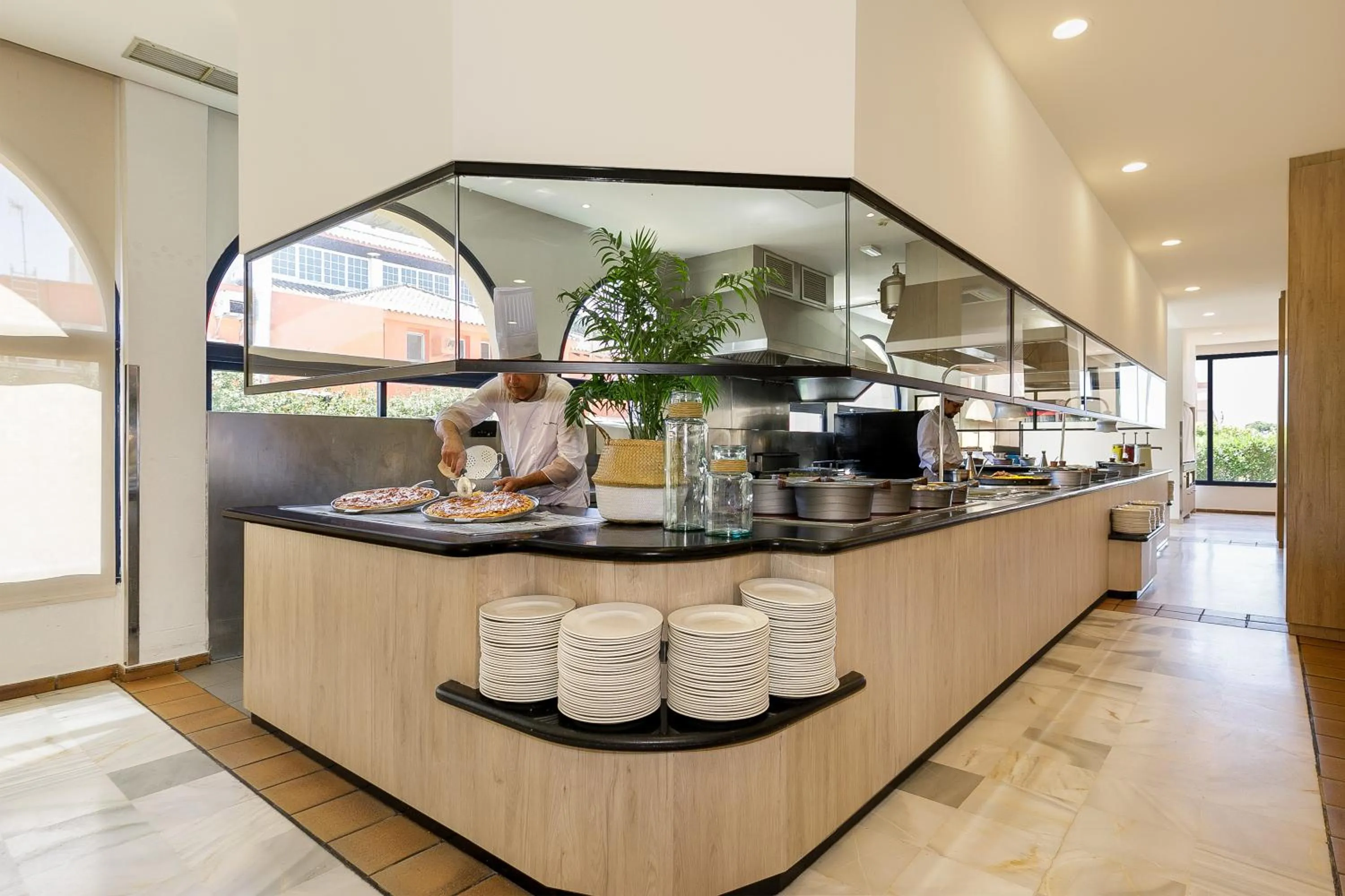 Restaurant/places to eat in Sol Sancti Petri Aparthotel